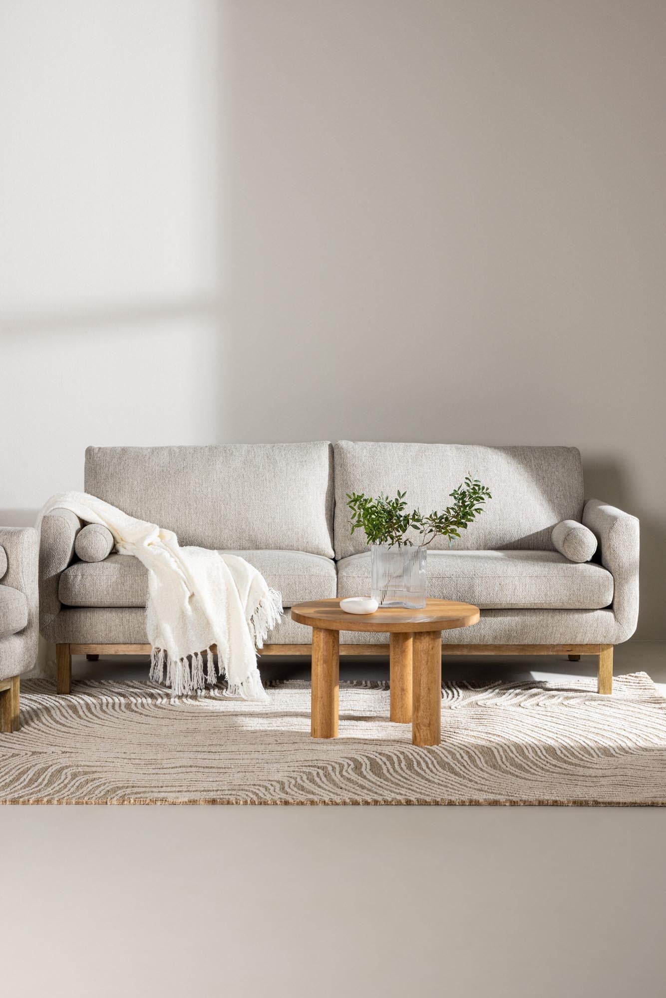 Stilvolles Olympos Sofa für drei Personen von Venture Home.
