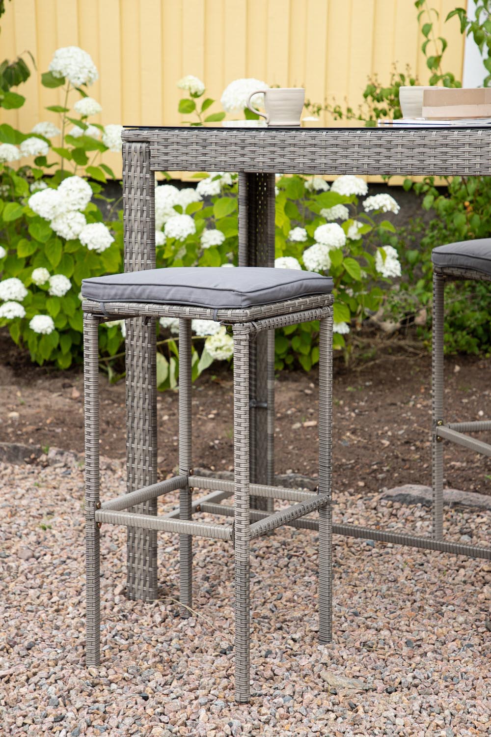 Alo Barstuhl Outdoor in Grau präsentiert im Onlineshop von KAQTU Design AG. Outdoor-Barstuhl ist von Venture Home