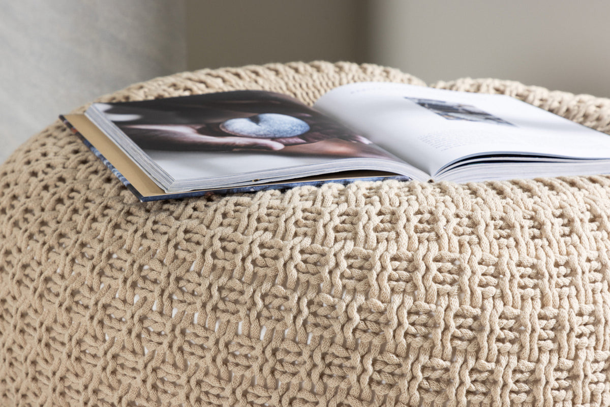 Sam Pouf in Beige präsentiert im Onlineshop von KAQTU Design AG. Pouf ist von Venture Home