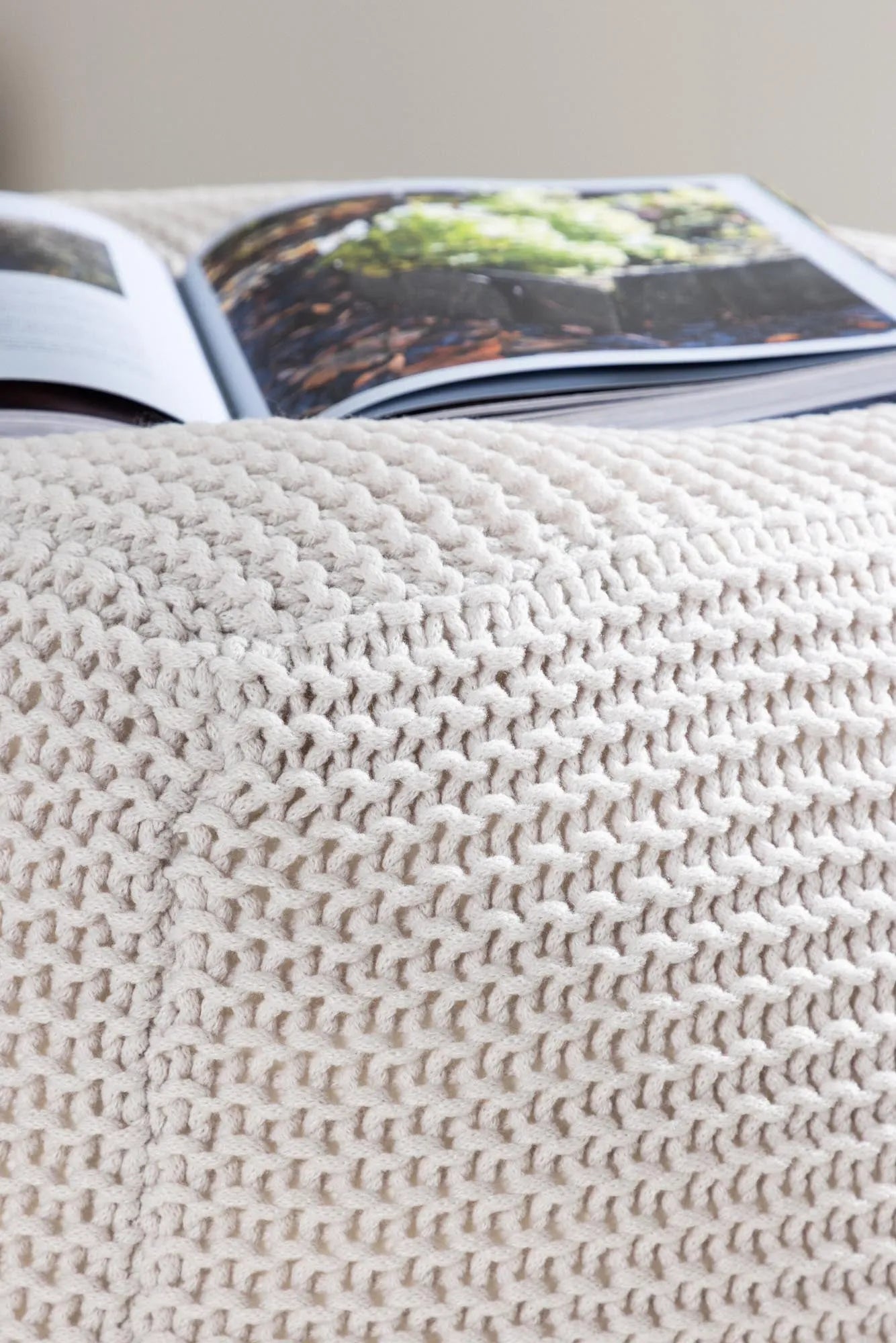 Eleganter Luca Pouf von Venture Home: Komfort trifft auf Design.