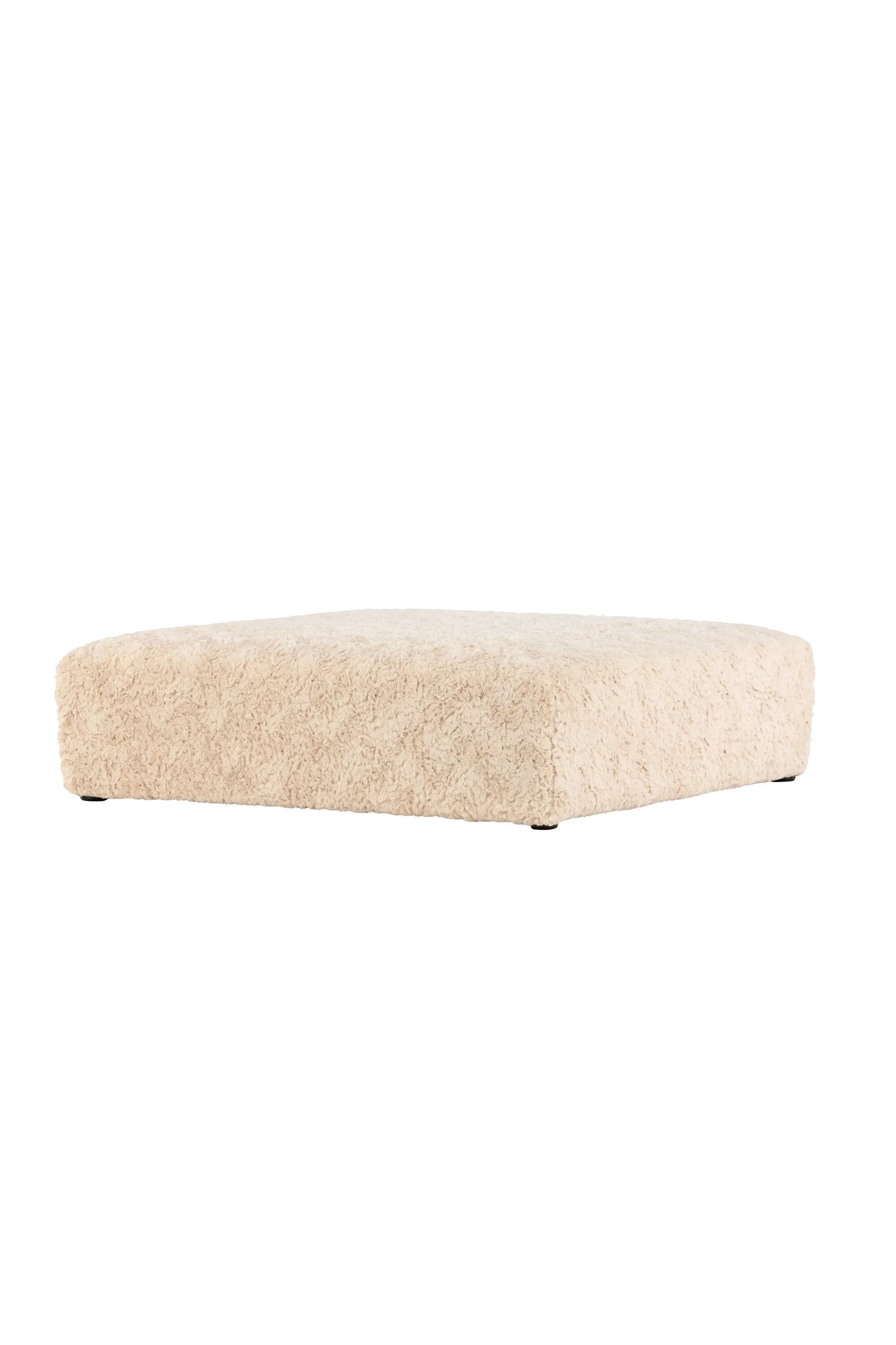 Frankie Pouf: Quadratischer Ottoman in kuscheligem Kunstfell, FSC®-zertifiziert, für stilvolle Gemütlichkeit.