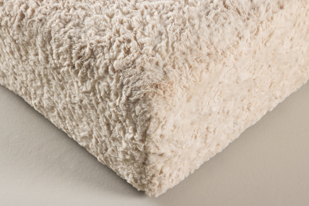 Frankie Pouf in Beige/Schwarz präsentiert im Onlineshop von KAQTU Design AG. Pouf ist von Vind