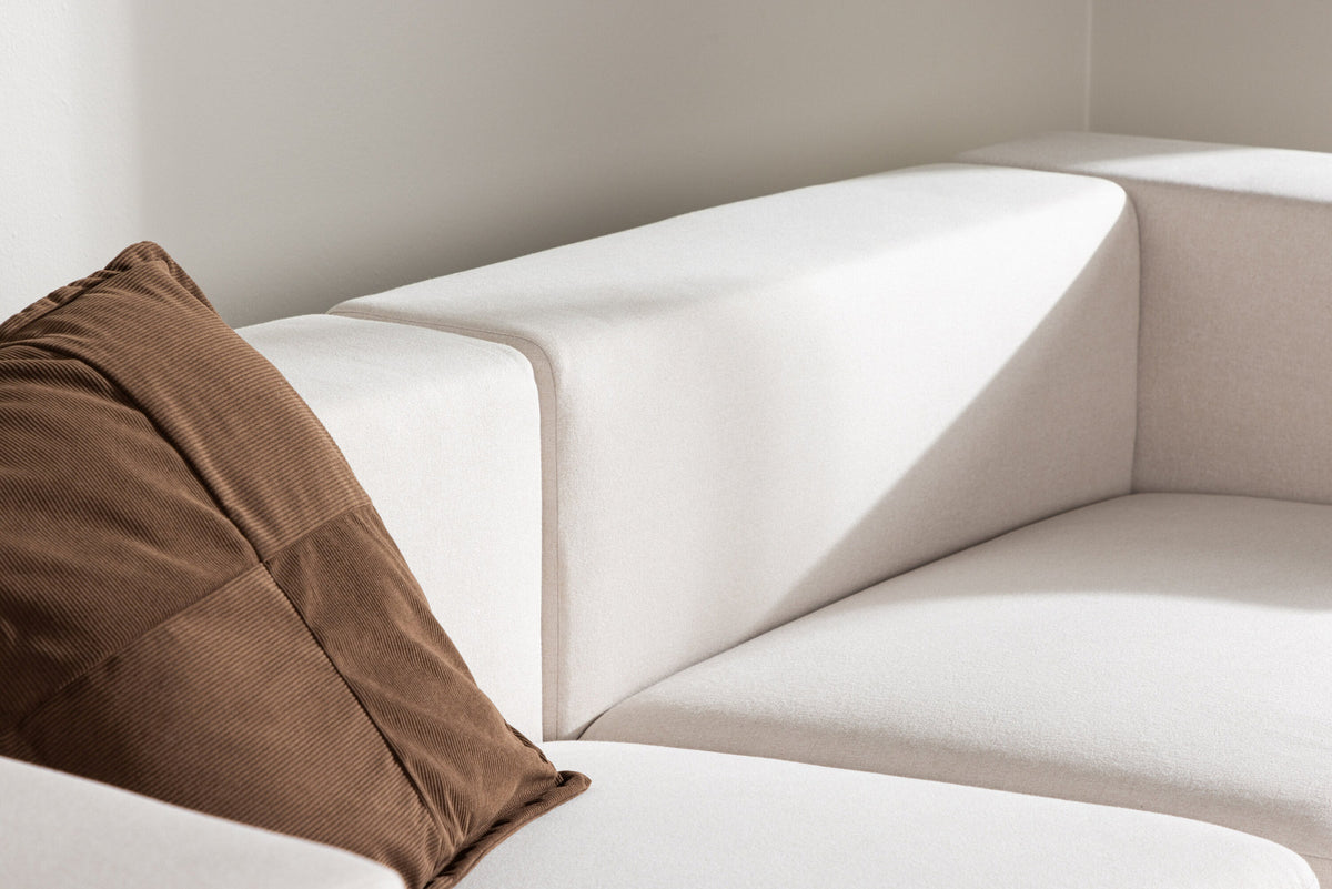 Lumi 3-Seat Sofa in Schwarz-Weiss präsentiert im Onlineshop von KAQTU Design AG. 3er Sofa ist von Venture Home