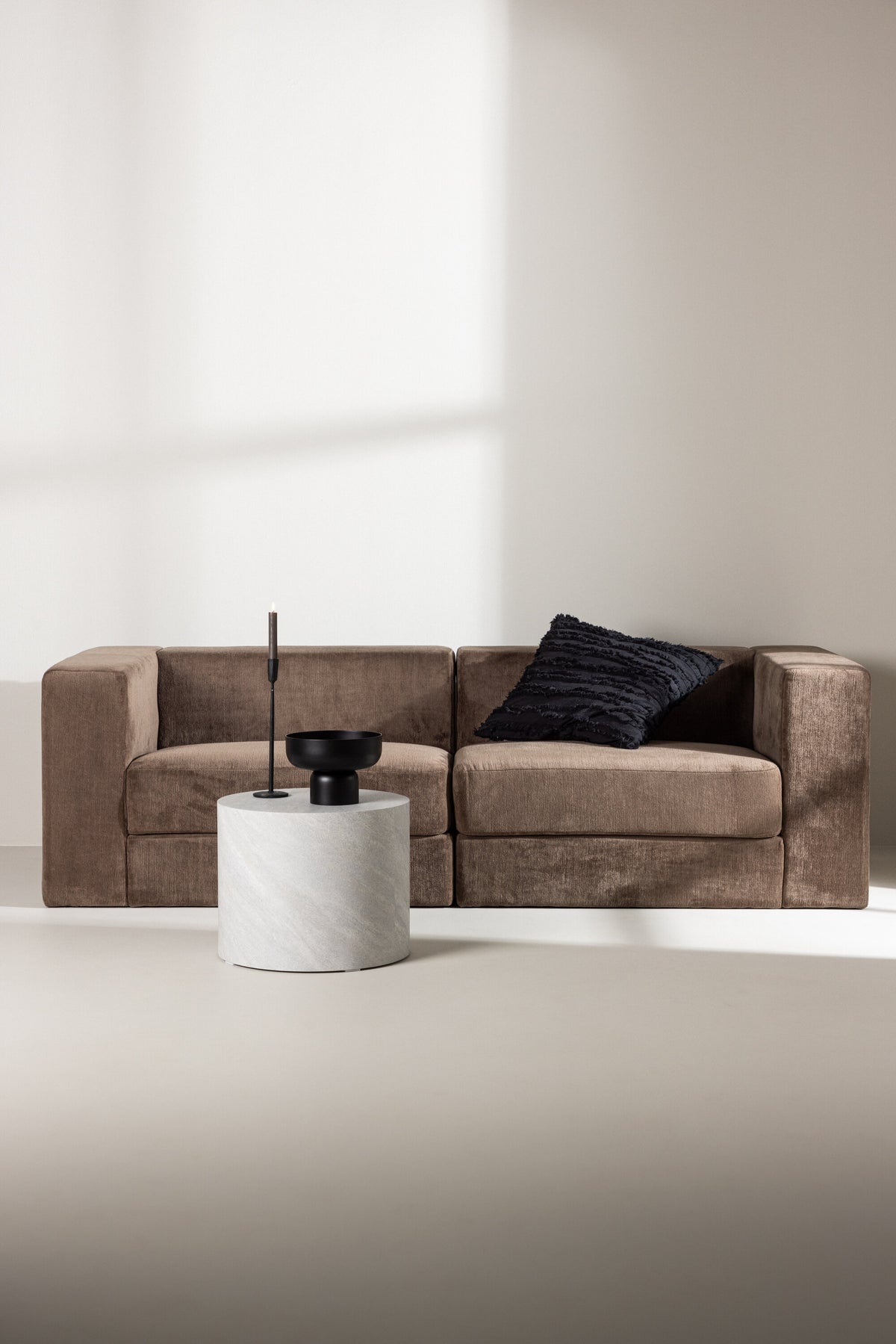Lumi 3-Seat Sofa in Schwarz Braun präsentiert im Onlineshop von KAQTU Design AG. 3er Sofa ist von Venture Home