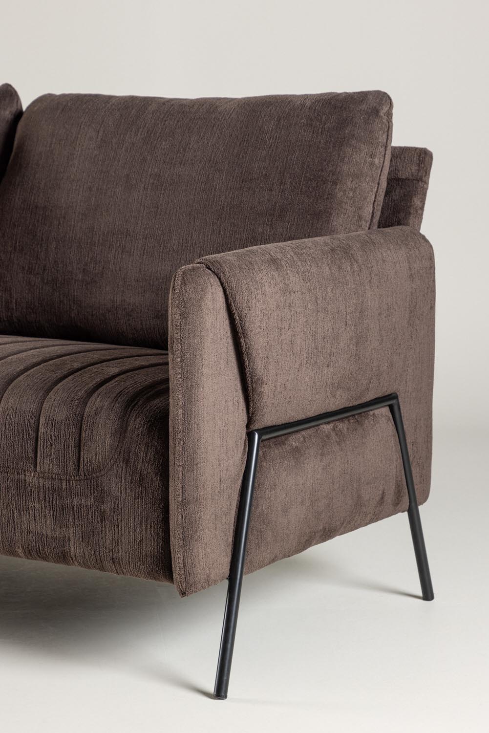 Indigo 2-Seat Sofa in Schwarz Braun präsentiert im Onlineshop von KAQTU Design AG. 2er Sofa ist von Venture Home