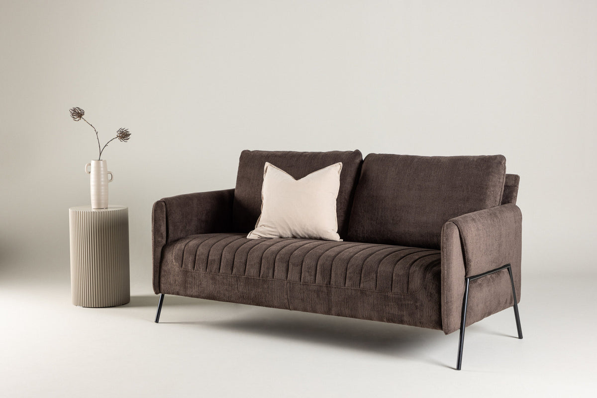 Indigo 2-Seat Sofa in Schwarz Braun präsentiert im Onlineshop von KAQTU Design AG. 2er Sofa ist von Venture Home
