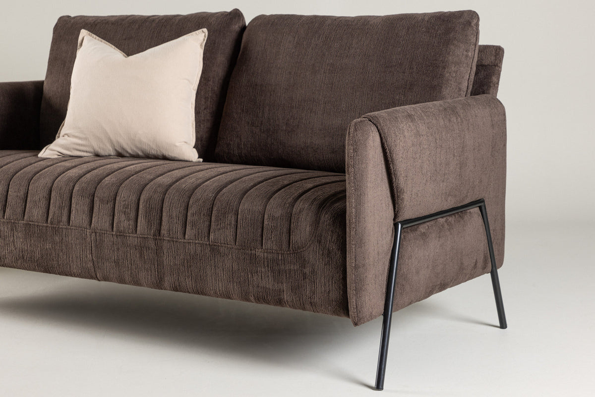 Indigo 2-Seat Sofa in Schwarz Braun präsentiert im Onlineshop von KAQTU Design AG. 2er Sofa ist von Venture Home