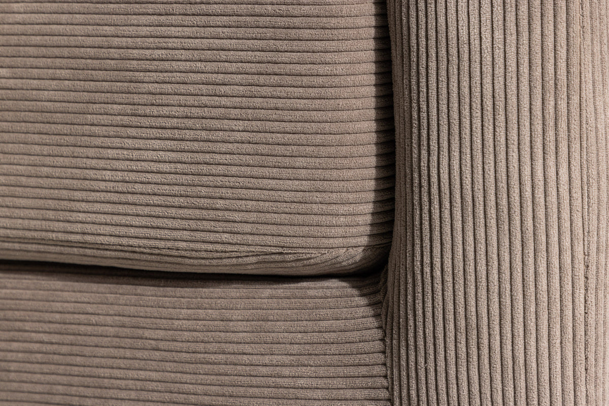 Sky 3-Seat Sofa in Braun präsentiert im Onlineshop von KAQTU Design AG. 3er Sofa ist von Venture Home