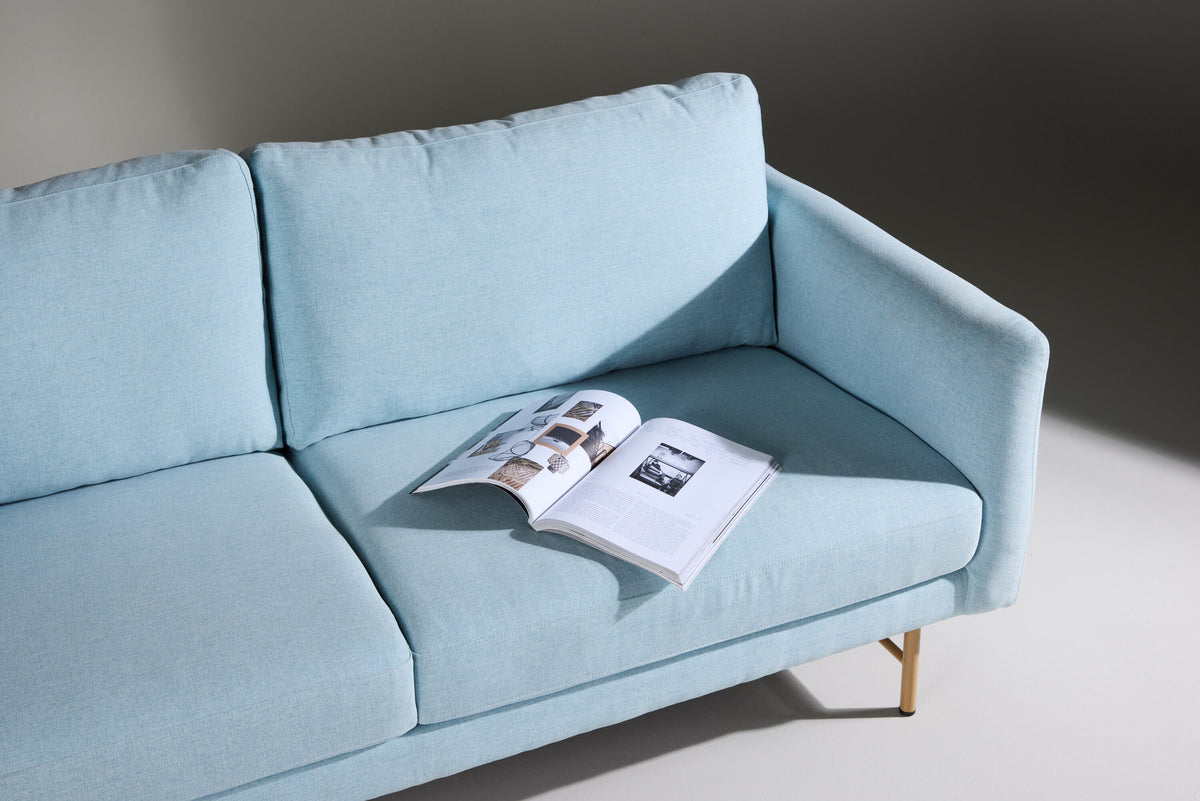 Sky 3-Sitzer Sofa in Blue präsentiert im Onlineshop von KAQTU Design AG. 3er Sofa ist von Venture Home