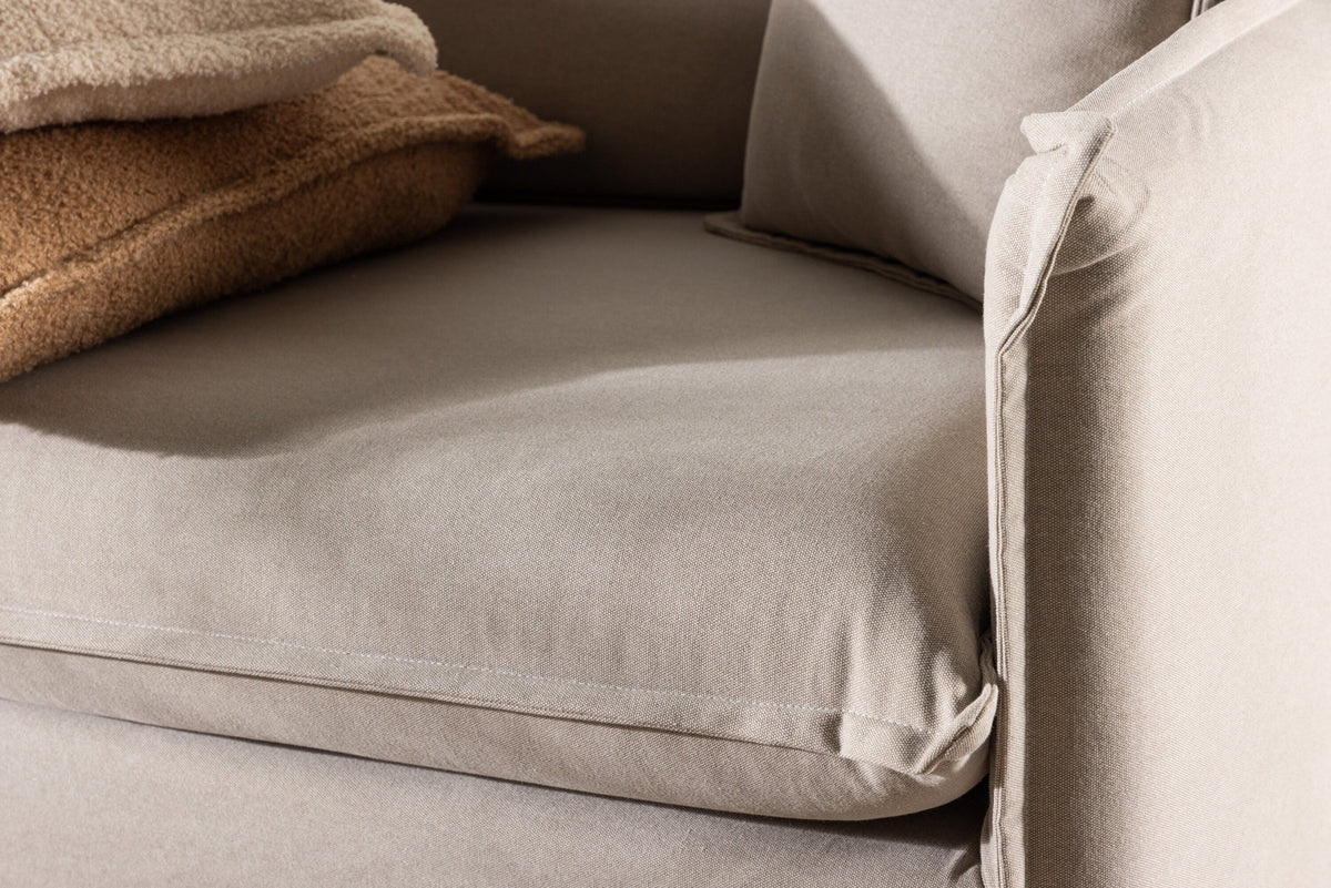 Nova 3-Seat Sofa in Schwarz Braun präsentiert im Onlineshop von KAQTU Design AG. 3er Sofa ist von Venture Home