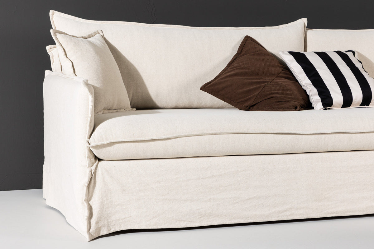Nova 4-Seat Sofa in Beige präsentiert im Onlineshop von KAQTU Design AG. 4er Sofa ist von Venture Home