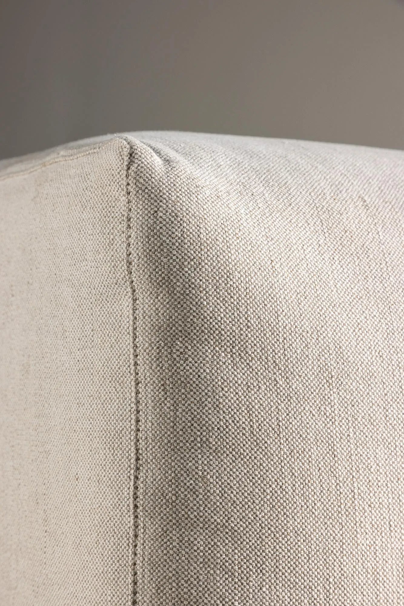 Mavi Sofa Module von Vind: Eleganz trifft auf flexible Raumgestaltung.