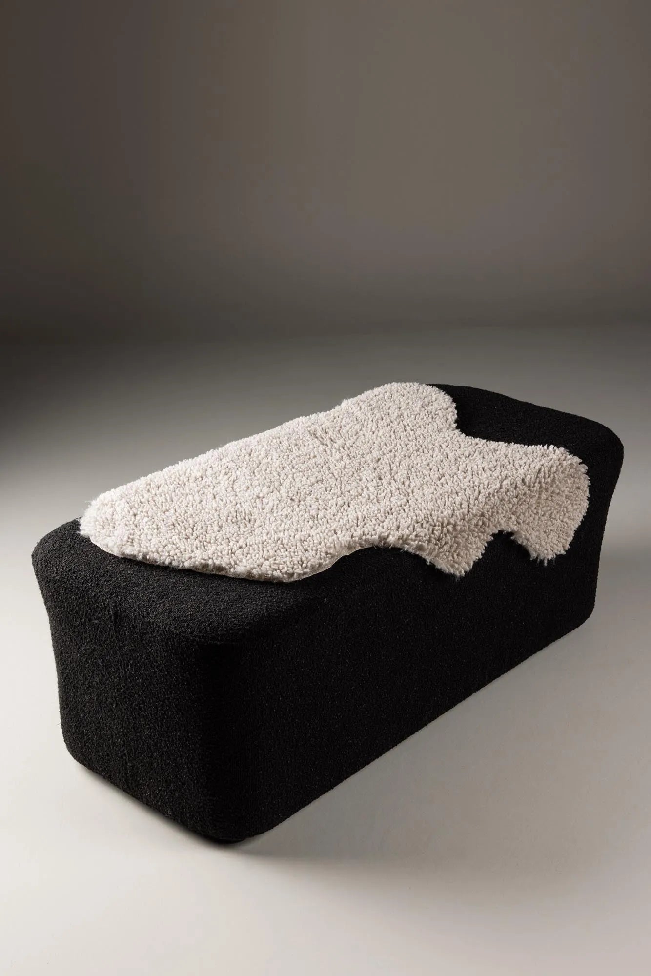 Katy Throw: Elegante Kuscheldecke von Venture Home, 90x60 cm.