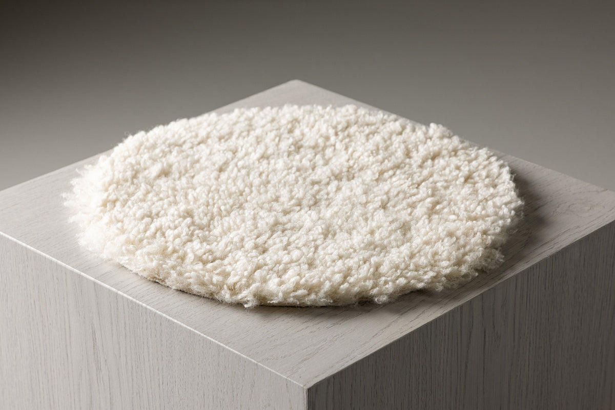 Katy Cushion Stuhl in Weiss präsentiert im Onlineshop von KAQTU Design AG. Sitzkissen ist von Venture Home