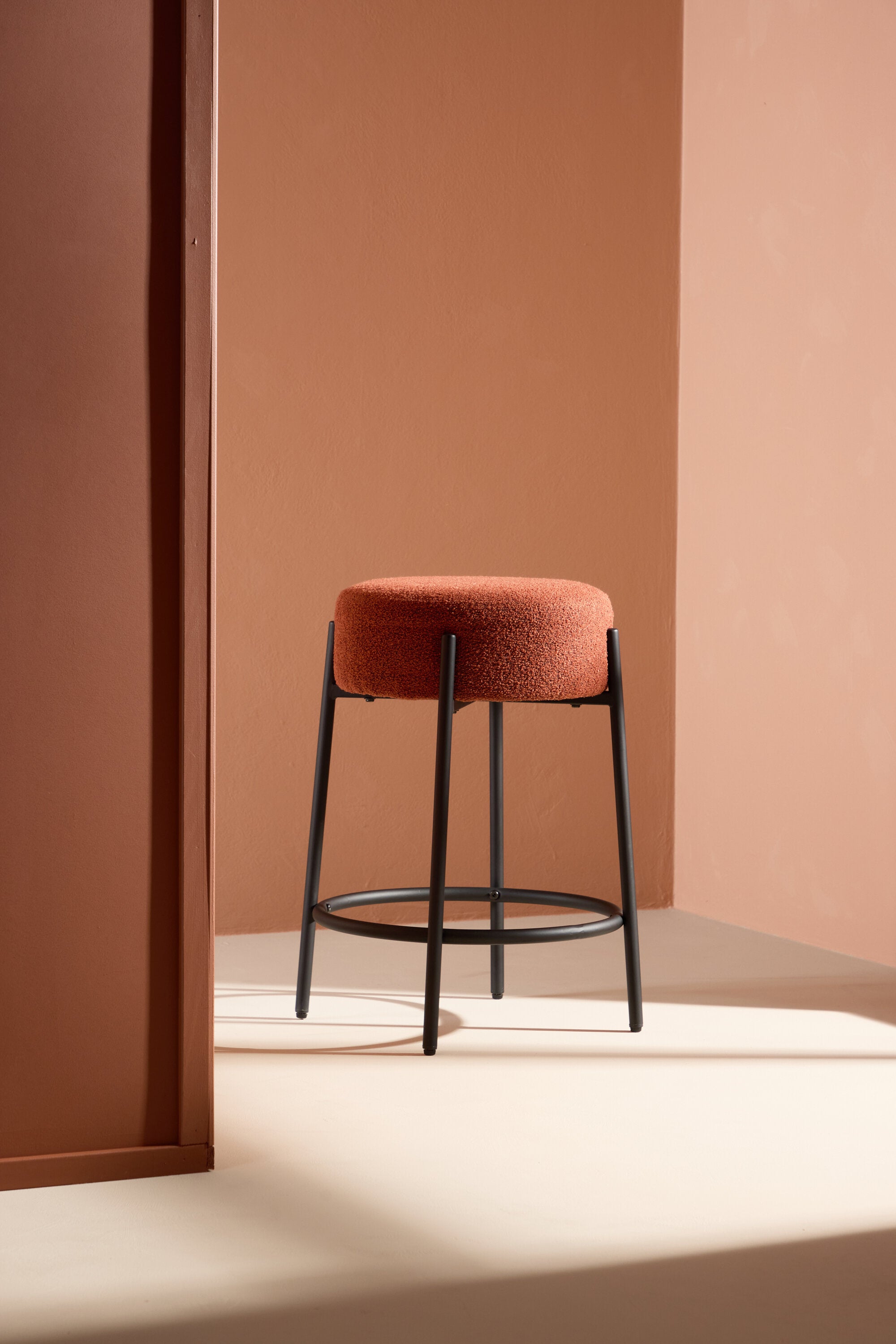 Tucson Barstuhl in Rot präsentiert im Onlineshop von KAQTU Design AG. Barhocker ist von Venture Home
