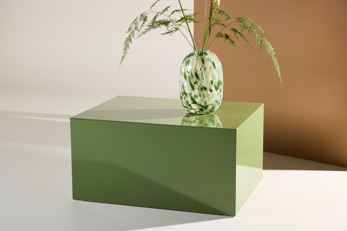 York Sofatisch in Dunkelgrün präsentiert im Onlineshop von KAQTU Design AG. Beistelltisch ist von Venture Home