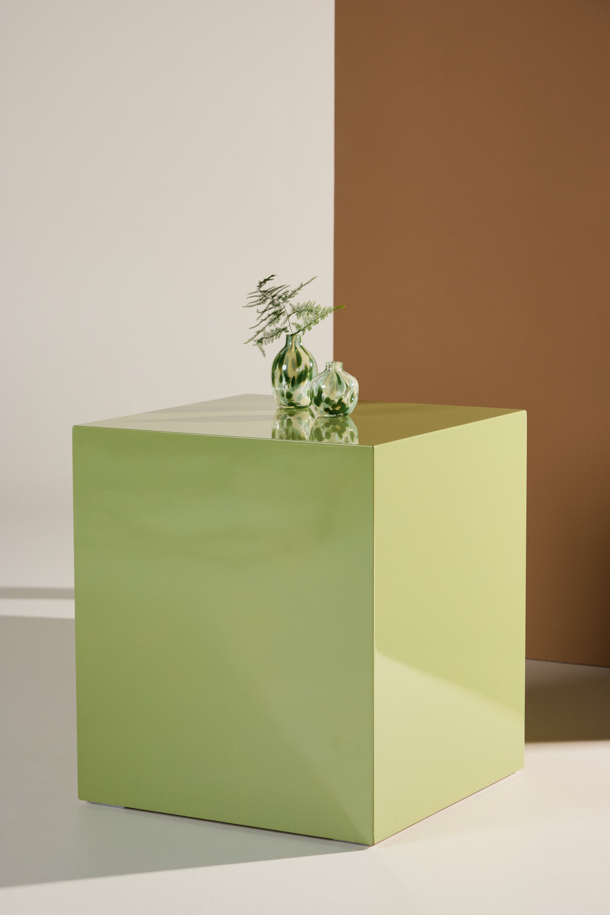 York Sofatisch in Hellgrün präsentiert im Onlineshop von KAQTU Design AG. Beistelltisch ist von Venture Home