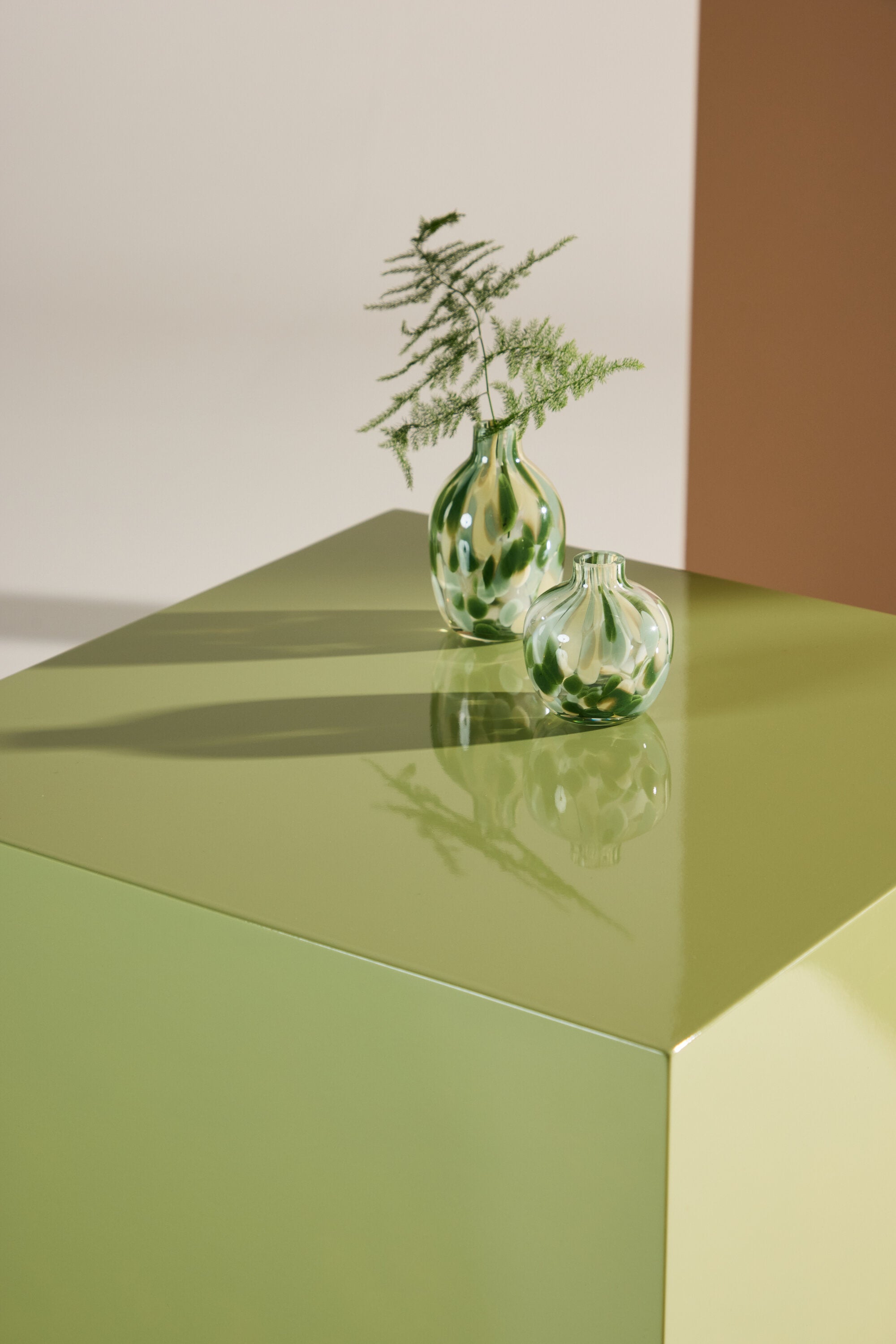York Sofatisch in Hellgrün präsentiert im Onlineshop von KAQTU Design AG. Beistelltisch ist von Venture Home
