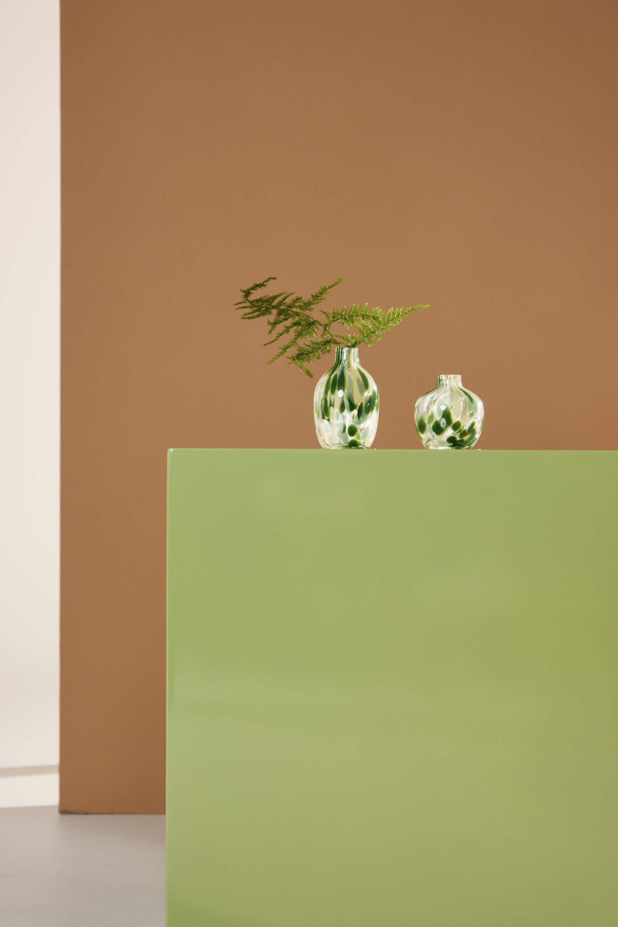 York Sofatisch in Hellgrün präsentiert im Onlineshop von KAQTU Design AG. Beistelltisch ist von Venture Home