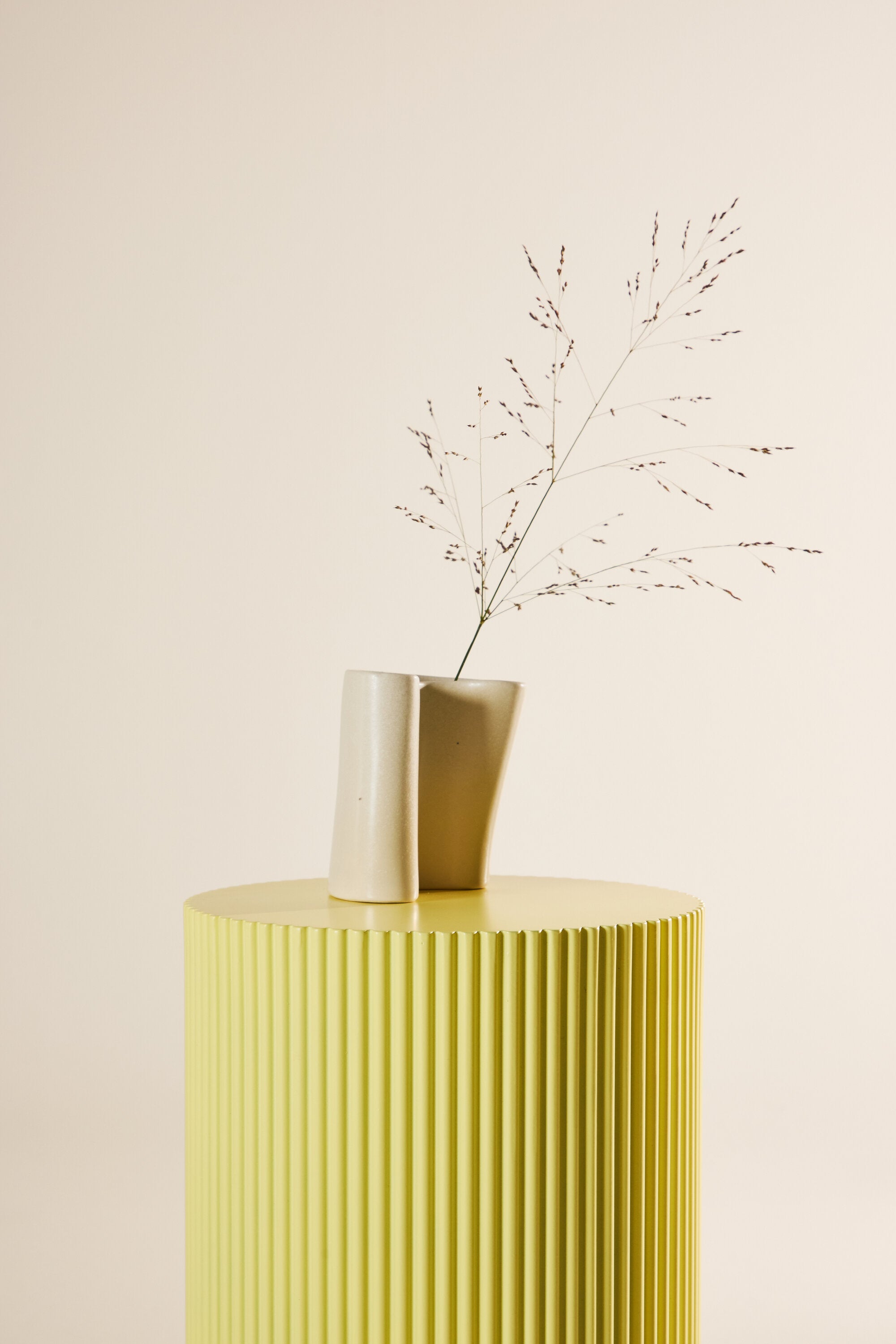 Lenox Beistelltisch in Gelb präsentiert im Onlineshop von KAQTU Design AG. Beistelltisch ist von Venture Home