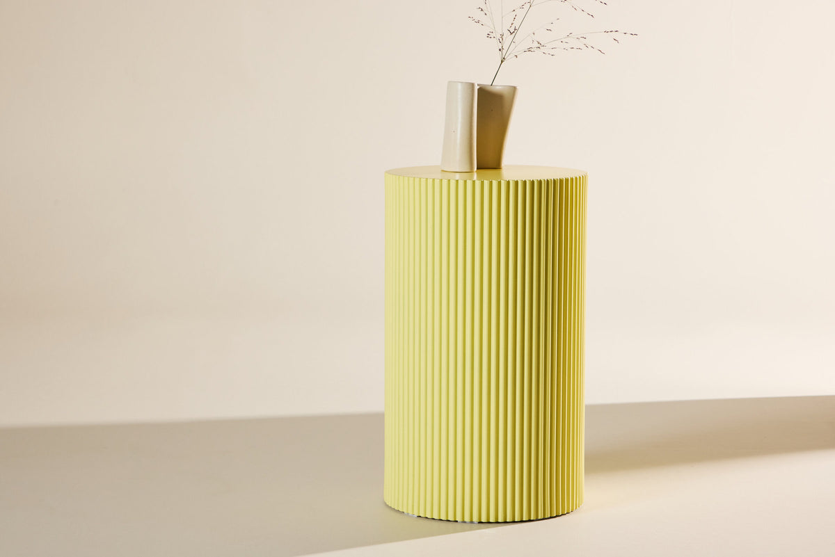 Lenox Beistelltisch in Gelb präsentiert im Onlineshop von KAQTU Design AG. Beistelltisch ist von Venture Home