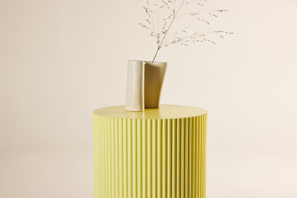 Lenox Beistelltisch in Gelb präsentiert im Onlineshop von KAQTU Design AG. Beistelltisch ist von Venture Home