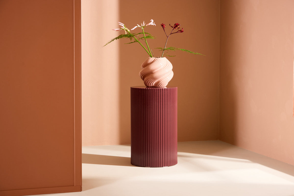 Lenox Beistelltisch in Burgund präsentiert im Onlineshop von KAQTU Design AG. Beistelltisch ist von Venture Home
