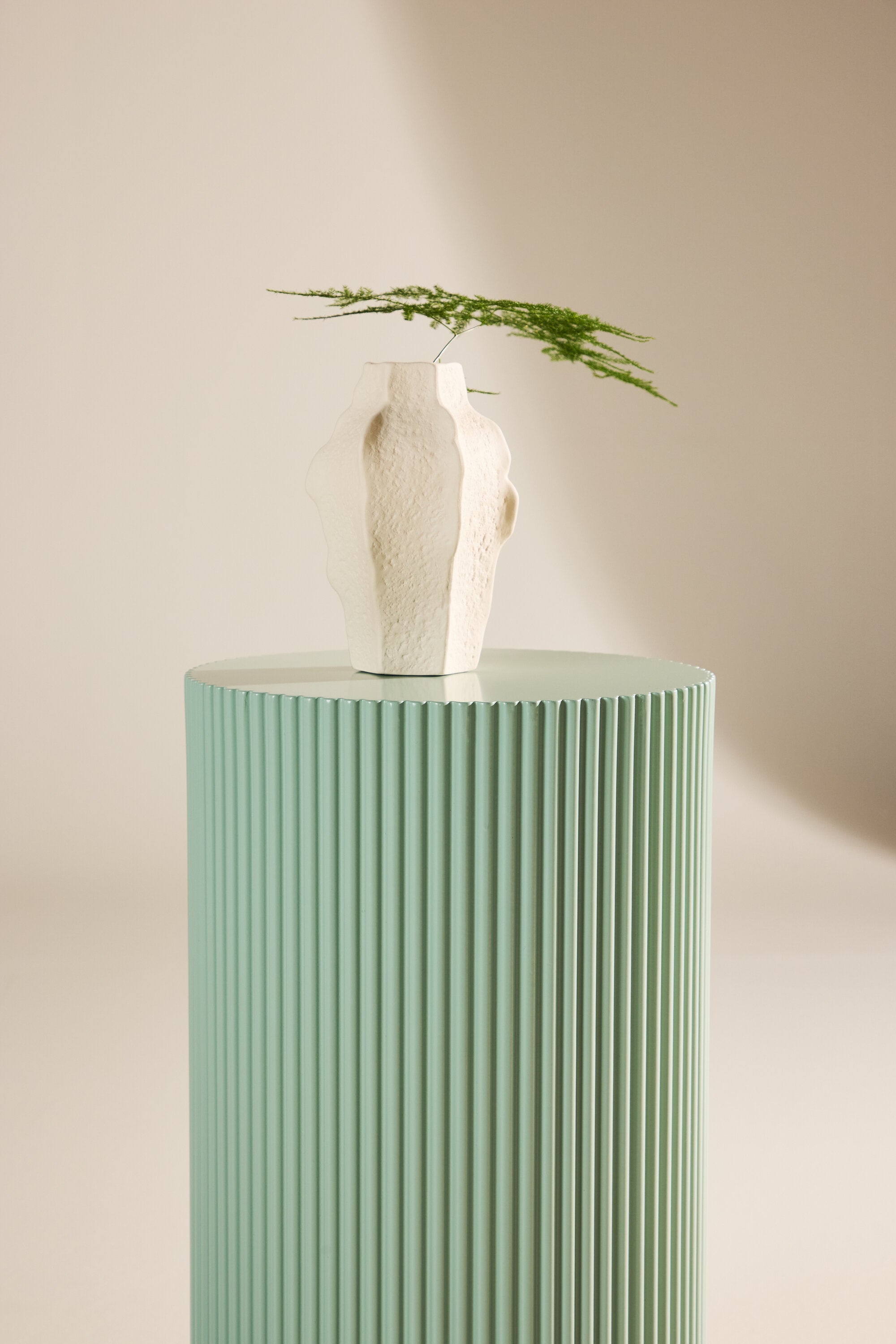 Lenox Beistelltisch in Hellgrün präsentiert im Onlineshop von KAQTU Design AG. Beistelltisch ist von Venture Home