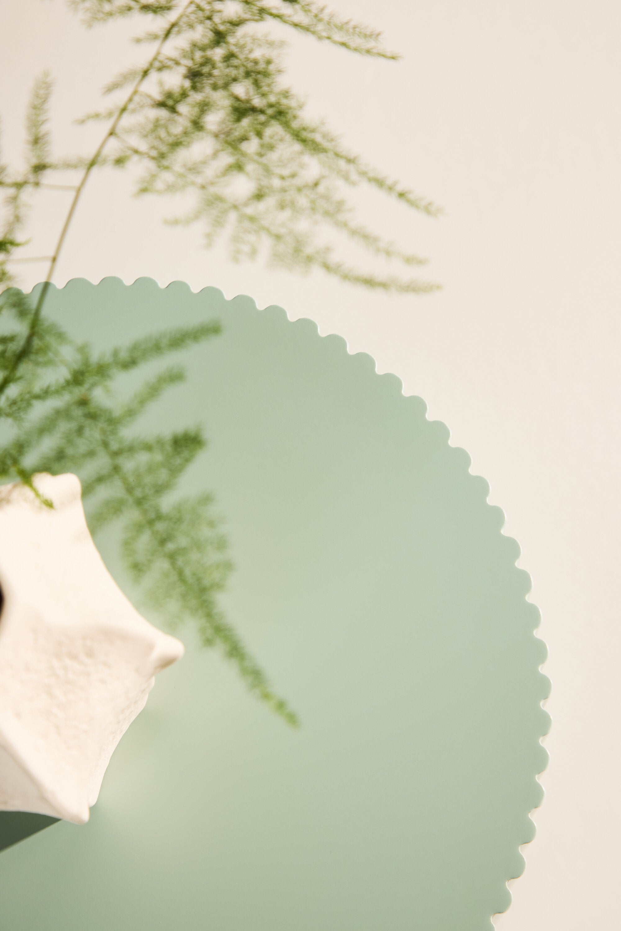 Lenox Beistelltisch in Hellgrün präsentiert im Onlineshop von KAQTU Design AG. Beistelltisch ist von Venture Home