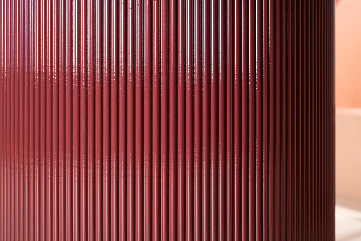 Lenox Esstisch in Burgund präsentiert im Onlineshop von KAQTU Design AG. Esstisch ist von Venture Home