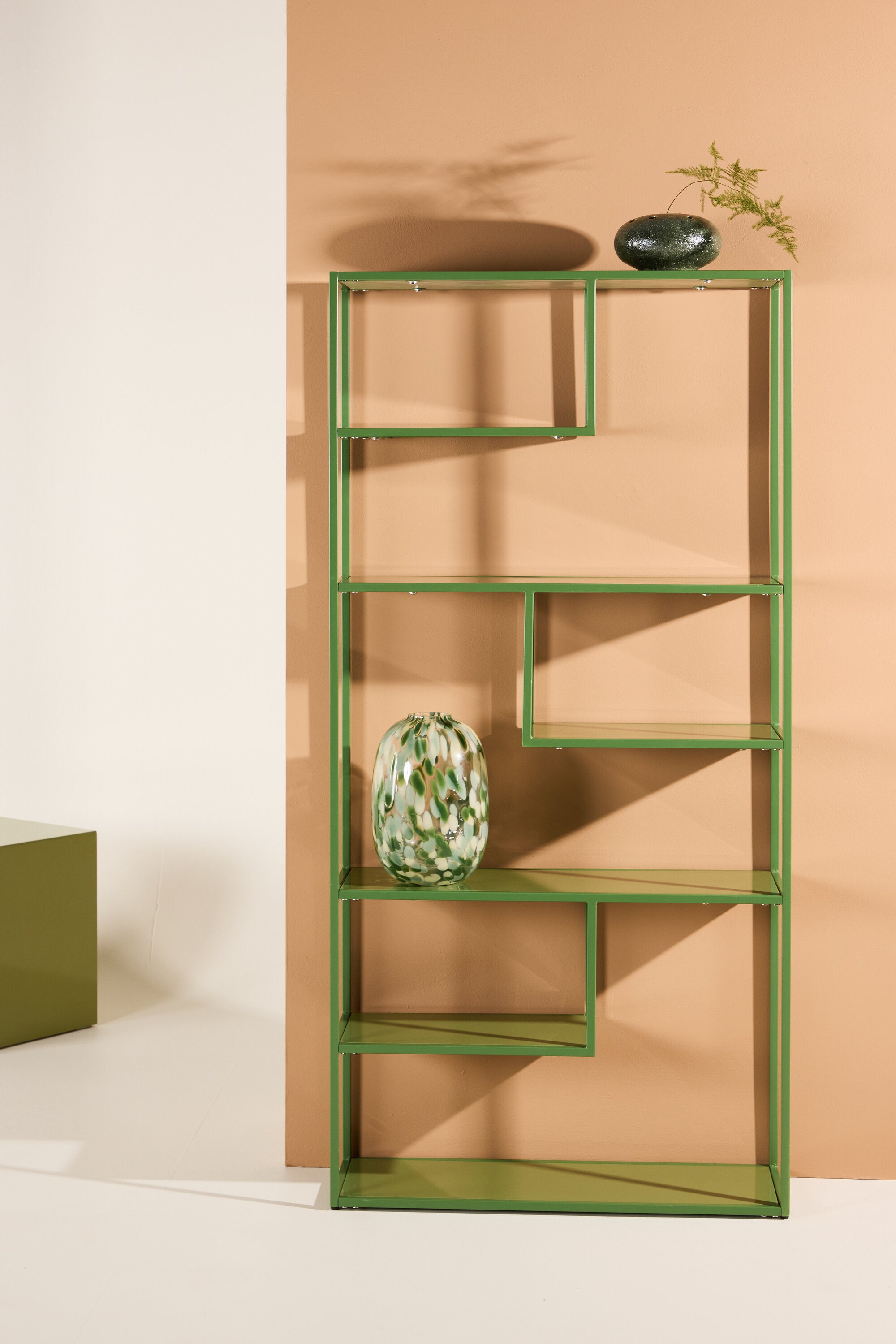Staalregal in Grün präsentiert im Onlineshop von KAQTU Design AG. Standregal ist von Venture Home