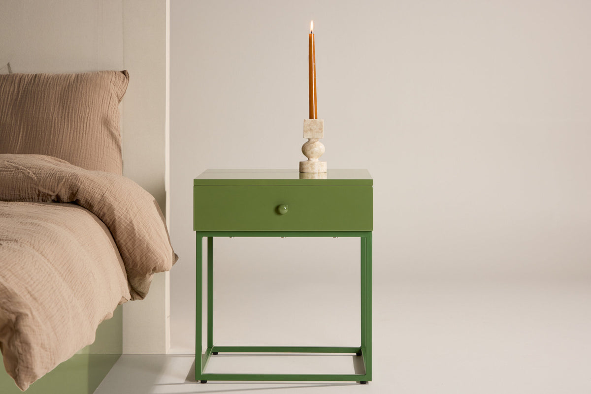 Bakal Nachttisch in Grün präsentiert im Onlineshop von KAQTU Design AG. Beistelltisch ist von Venture Home