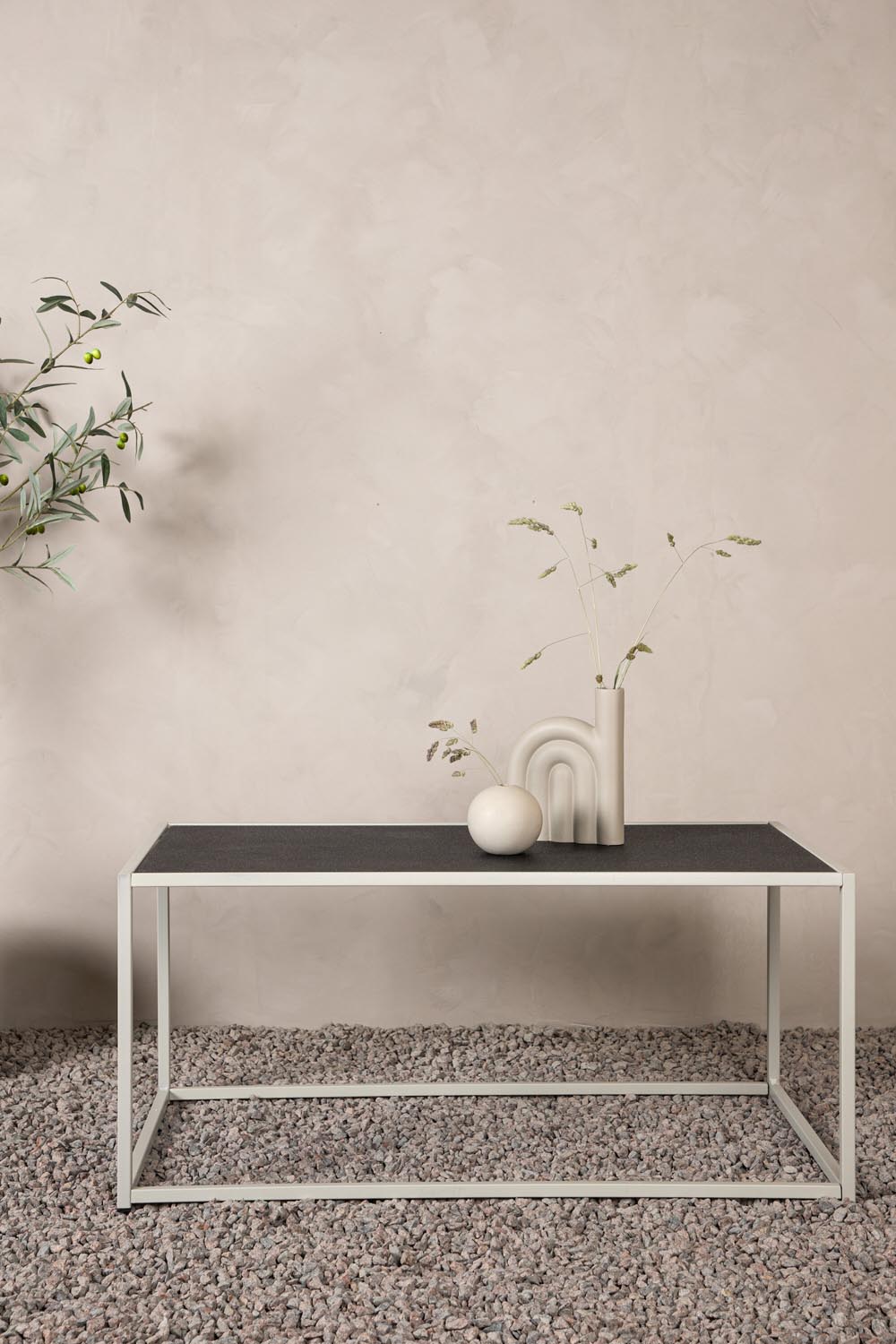 Siaton Beistelltisch in Grau präsentiert im Onlineshop von KAQTU Design AG. Beistelltisch Outdoor ist von Venture Home