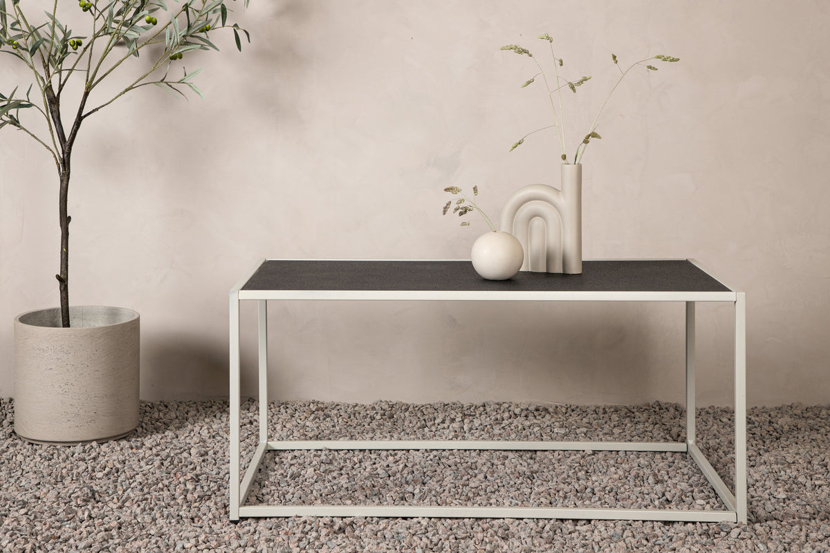 Siaton Beistelltisch in Grau präsentiert im Onlineshop von KAQTU Design AG. Beistelltisch Outdoor ist von Venture Home