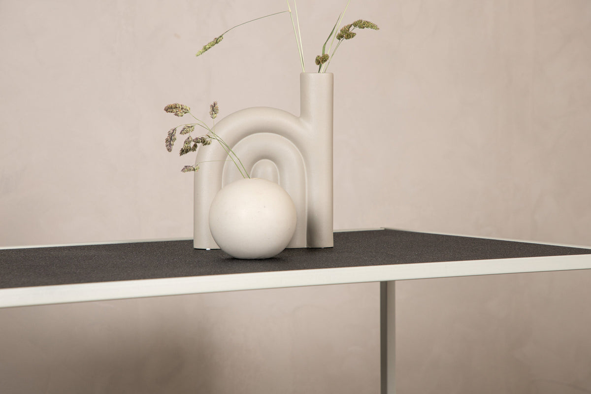 Siaton Beistelltisch in Grau präsentiert im Onlineshop von KAQTU Design AG. Beistelltisch Outdoor ist von Venture Home