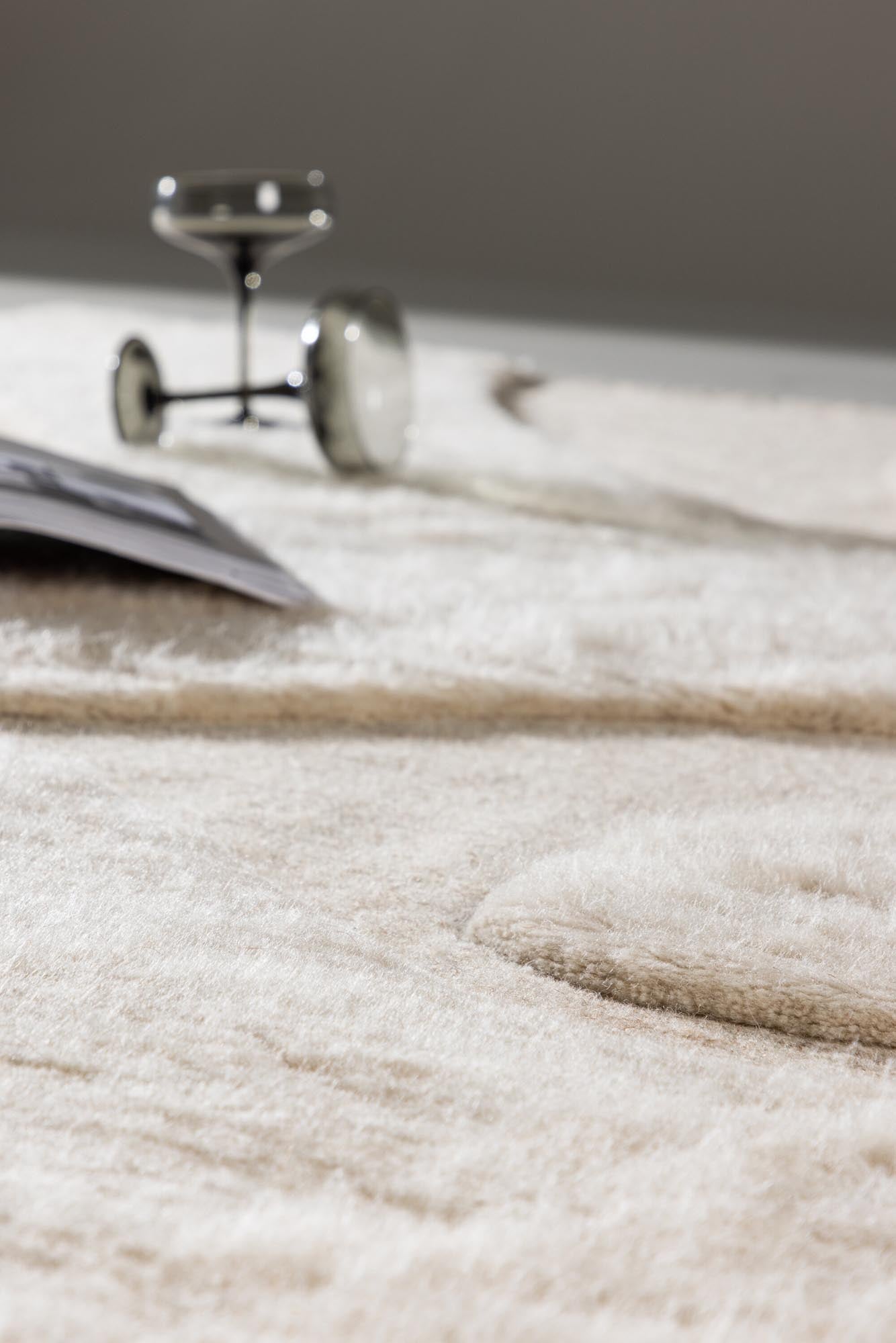 Boone Teppich: Moderne Eleganz in sanften Beige für Ihr Zuhause.