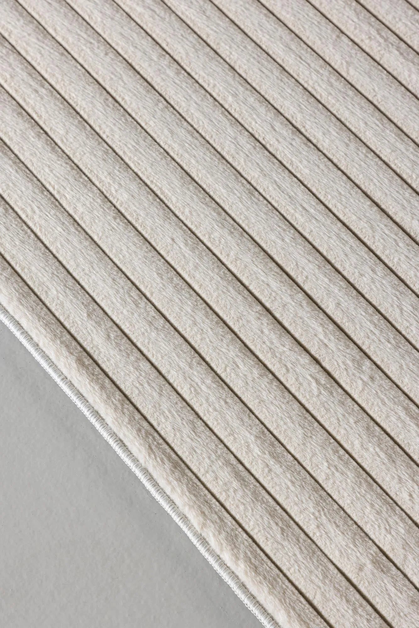 Eleganter Miller Teppich von Venture Home für moderne Wohnräume.