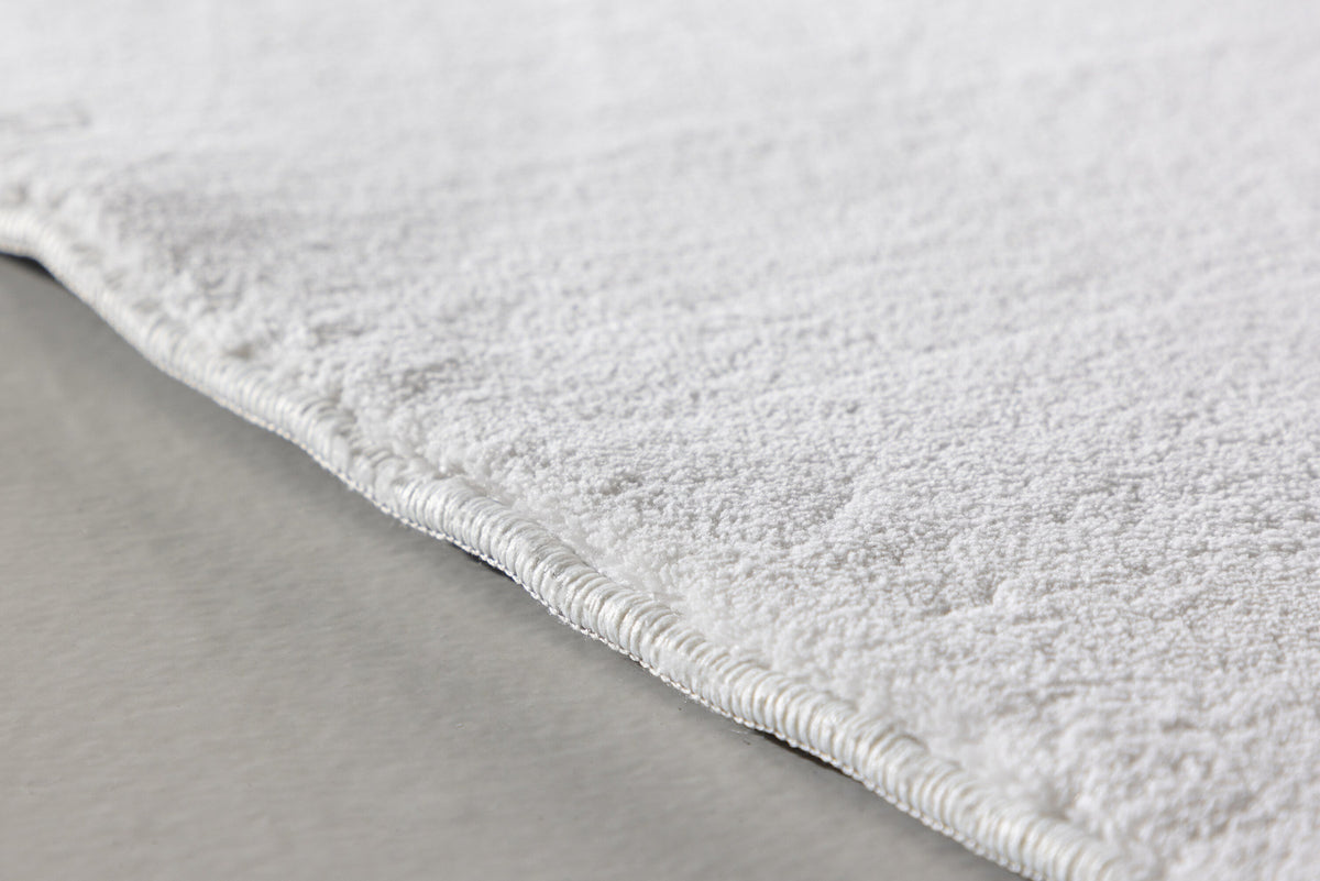 Nixie Teppich in Weiss präsentiert im Onlineshop von KAQTU Design AG. Teppich ist von Venture Home