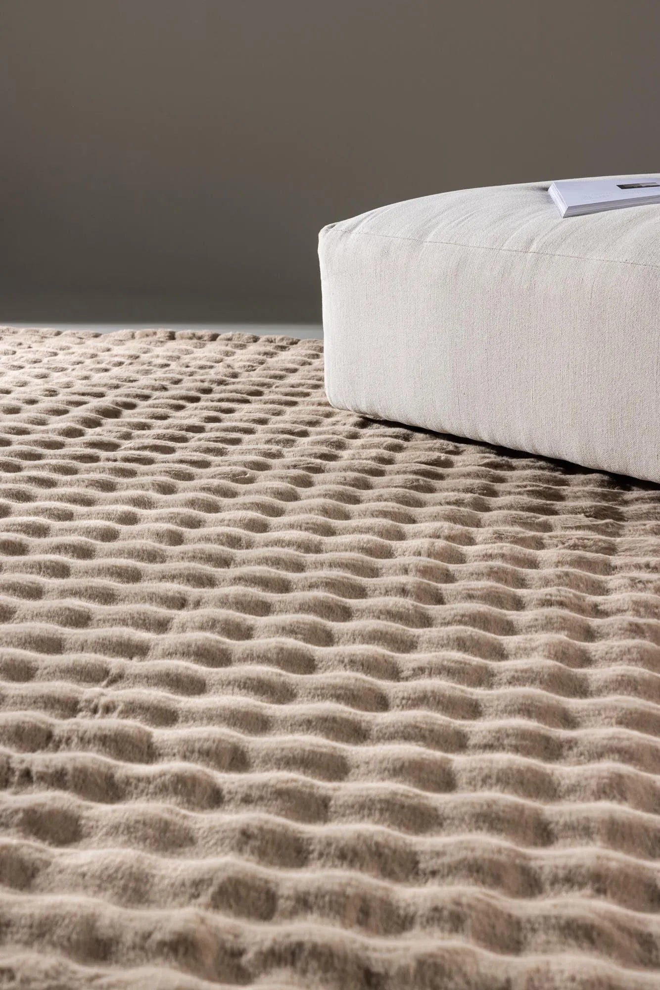 Novis Teppich: Modernes Design trifft auf erstklassige Qualität.