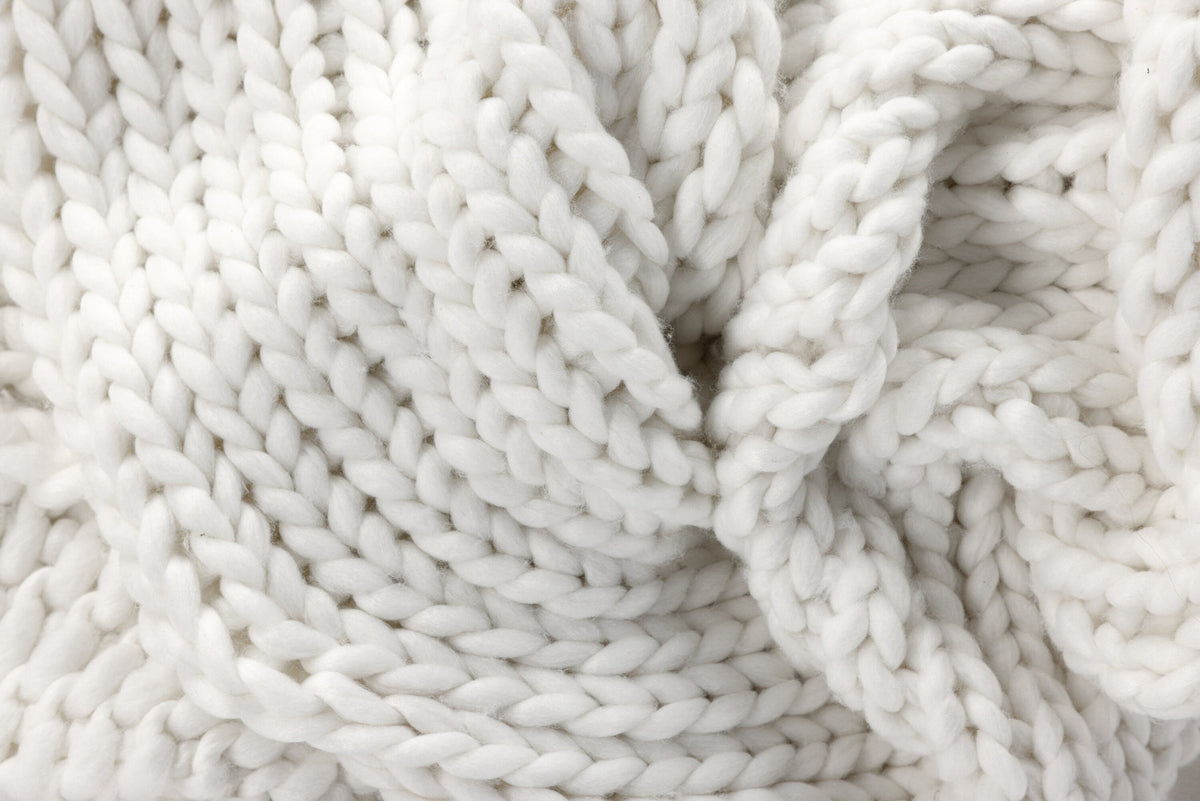 KATE 130x170 Blanket in Weiss präsentiert im Onlineshop von KAQTU Design AG. Wolldecke ist von Venture Home