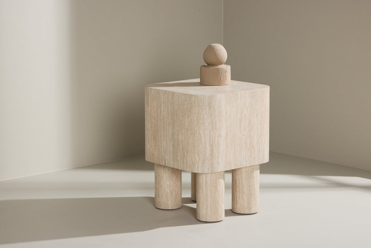 Klirou Beistelltisch 40x40 in Beige präsentiert im Onlineshop von KAQTU Design AG. Beistelltisch ist von Venture Home