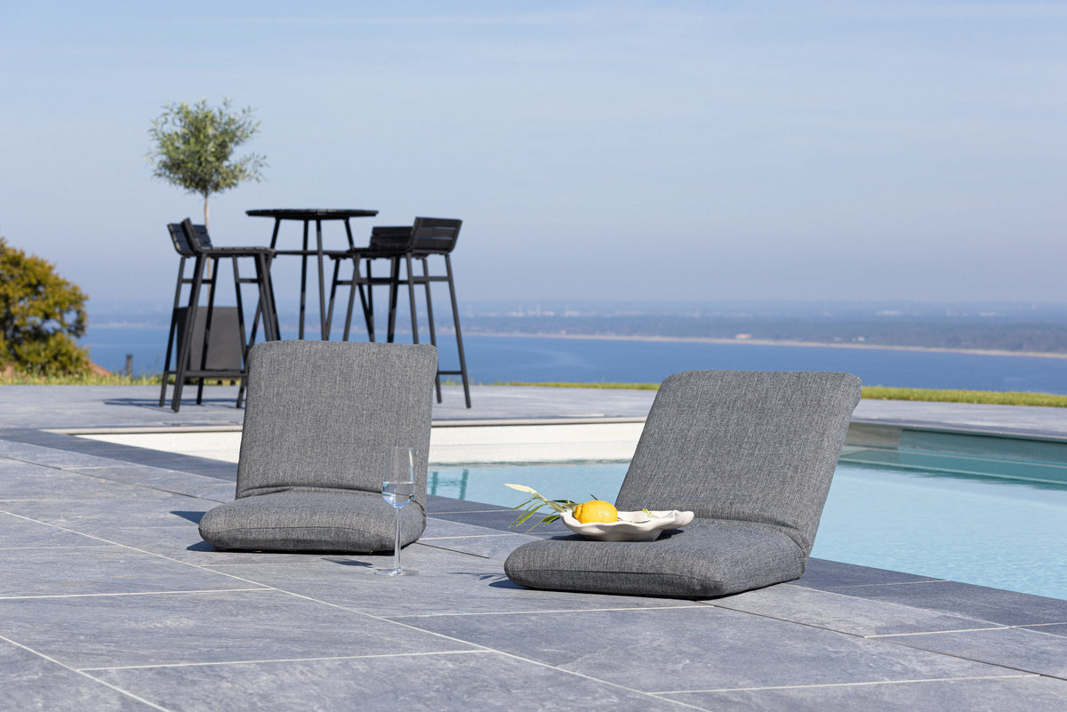 Trond Sonnenliege in Grau präsentiert im Onlineshop von KAQTU Design AG. Liegestuhl ist von Venture Home