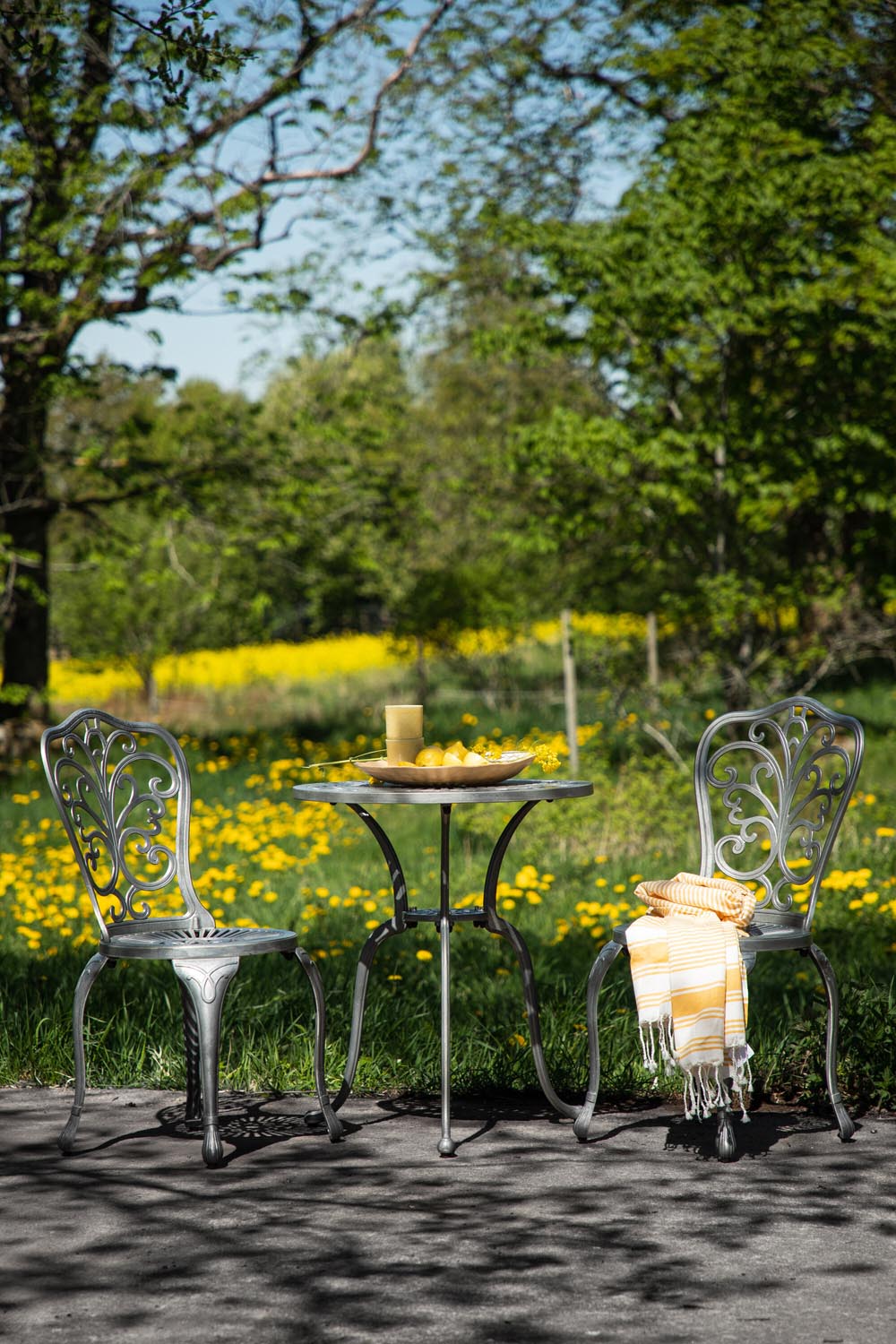 Nandin Café Outdoorset ⌀60cm/2St. in Silber präsentiert im Onlineshop von KAQTU Design AG. Gartentischset ist von Venture Home