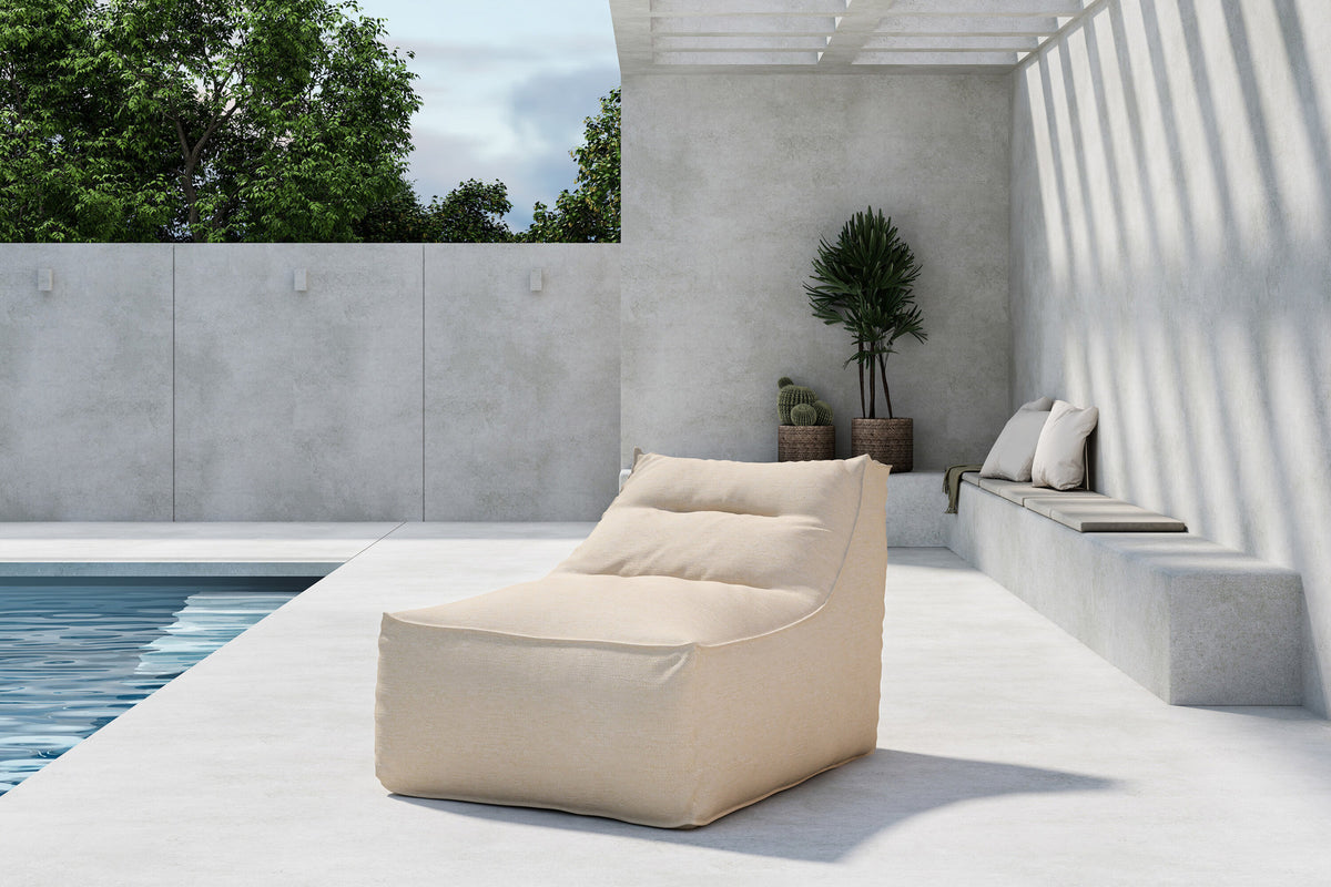 Redang Lounge Stuhl in Beige präsentiert im Onlineshop von KAQTU Design AG. Outdoor-Sessel ist von Venture Home