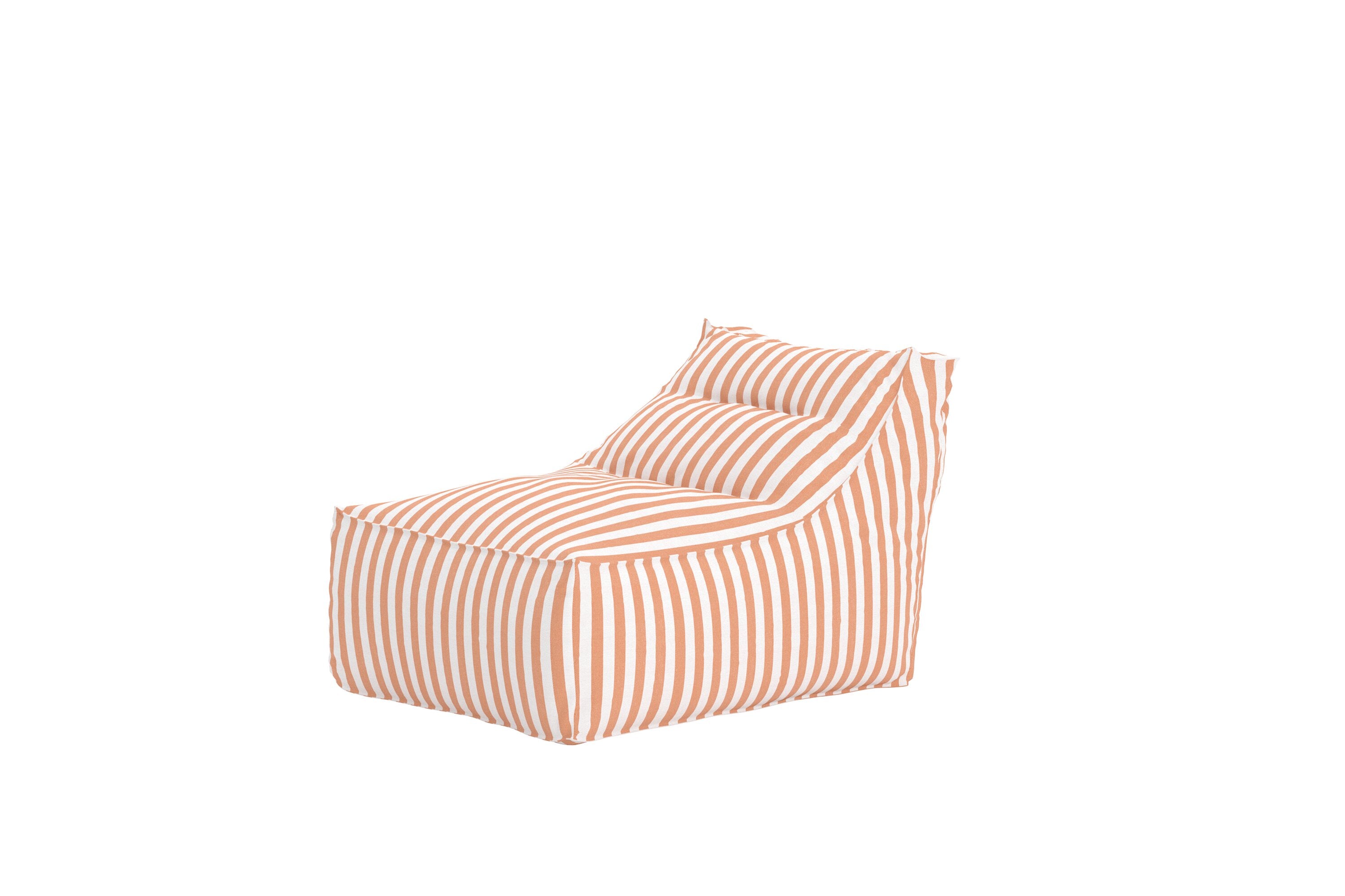 Eleganter Redang Liegestuhl in sanften Pfirsichtönen, ideal für entspannte Stunden im Freien, ob im Garten oder auf der Terrasse.