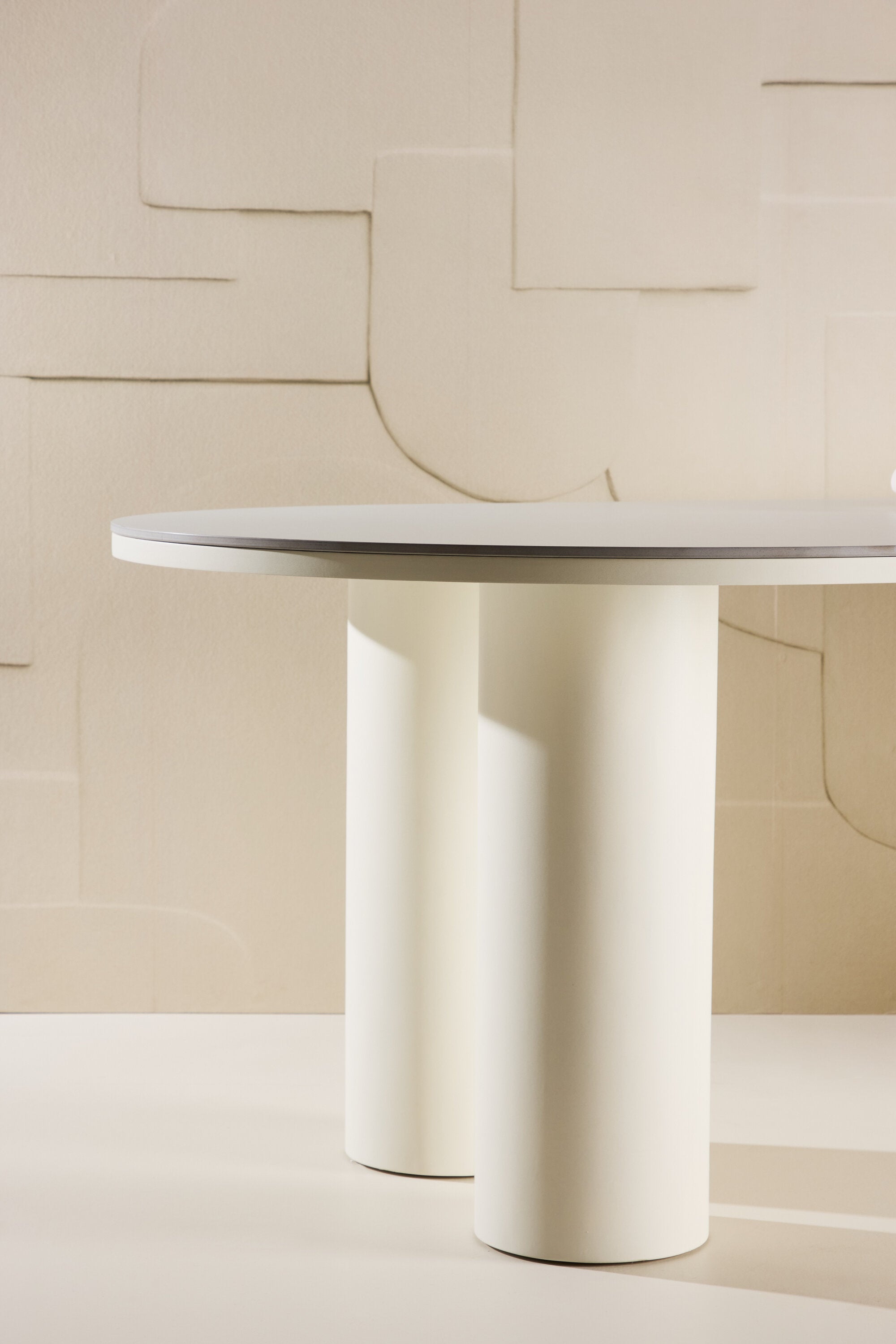Havstenssund Esstisch 110x220  in Sintered Stone präsentiert im Onlineshop von KAQTU Design AG. Esstisch ist von Vind