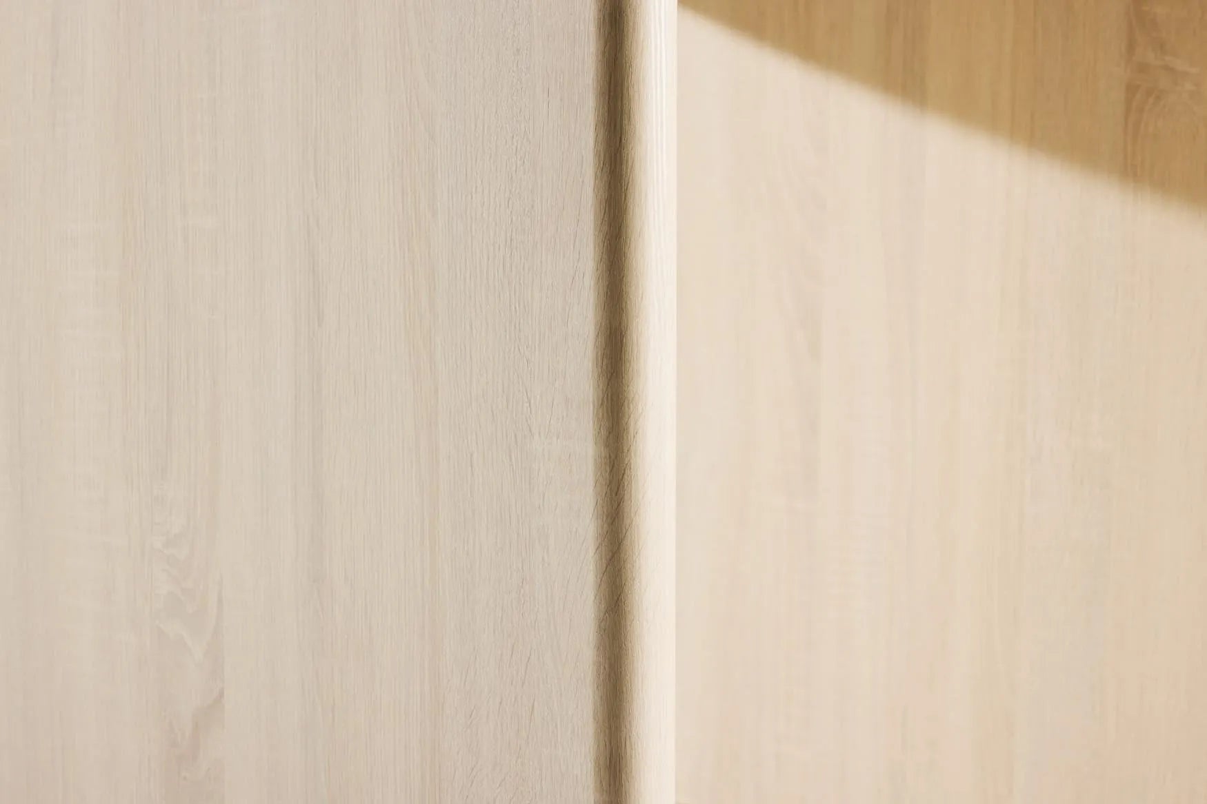 Eleganter runder Esstisch Björholmen von Vind, 120 cm, skandinavischer Stil, perfekt für moderne Esszimmer.