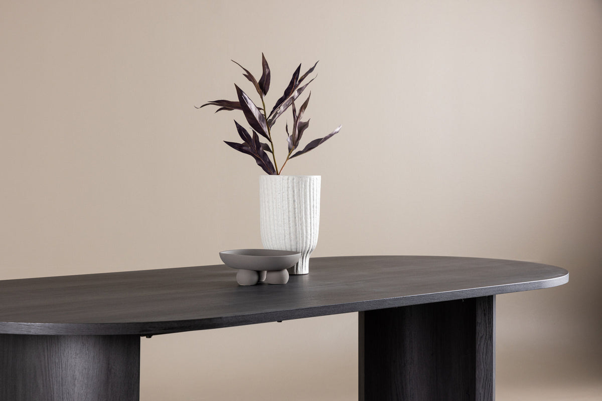 Grundsund Esstisch 130x220 in Black präsentiert im Onlineshop von KAQTU Design AG. Esstisch ist von Vind