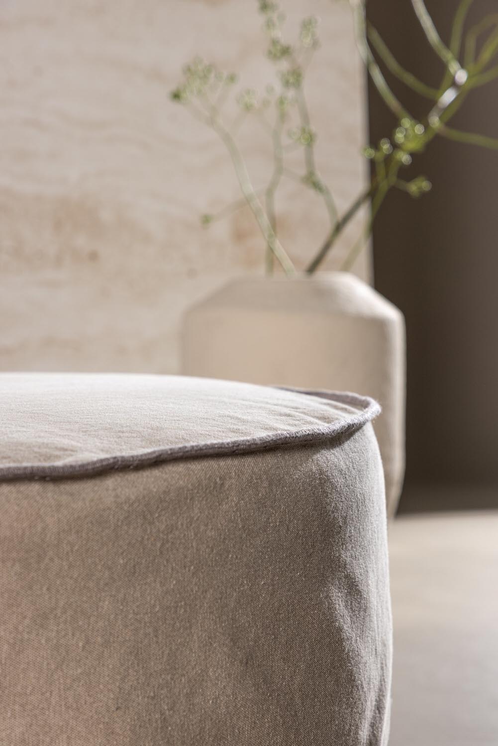 Vindö Ottoman ⌀101  in Brown Linen präsentiert im Onlineshop von KAQTU Design AG. Ottoman ist von Vind