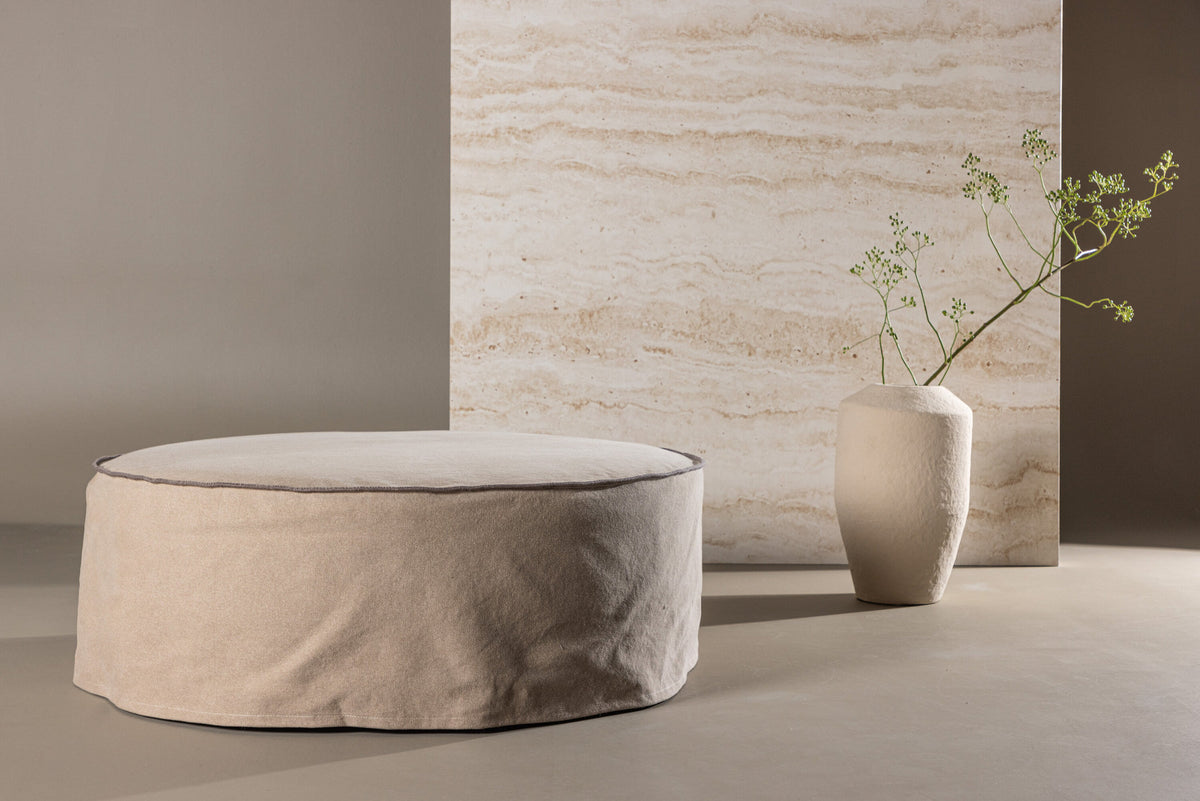 Vindö Ottoman ⌀101 in Brown Linen präsentiert im Onlineshop von KAQTU Design AG. Ottoman ist von Vind